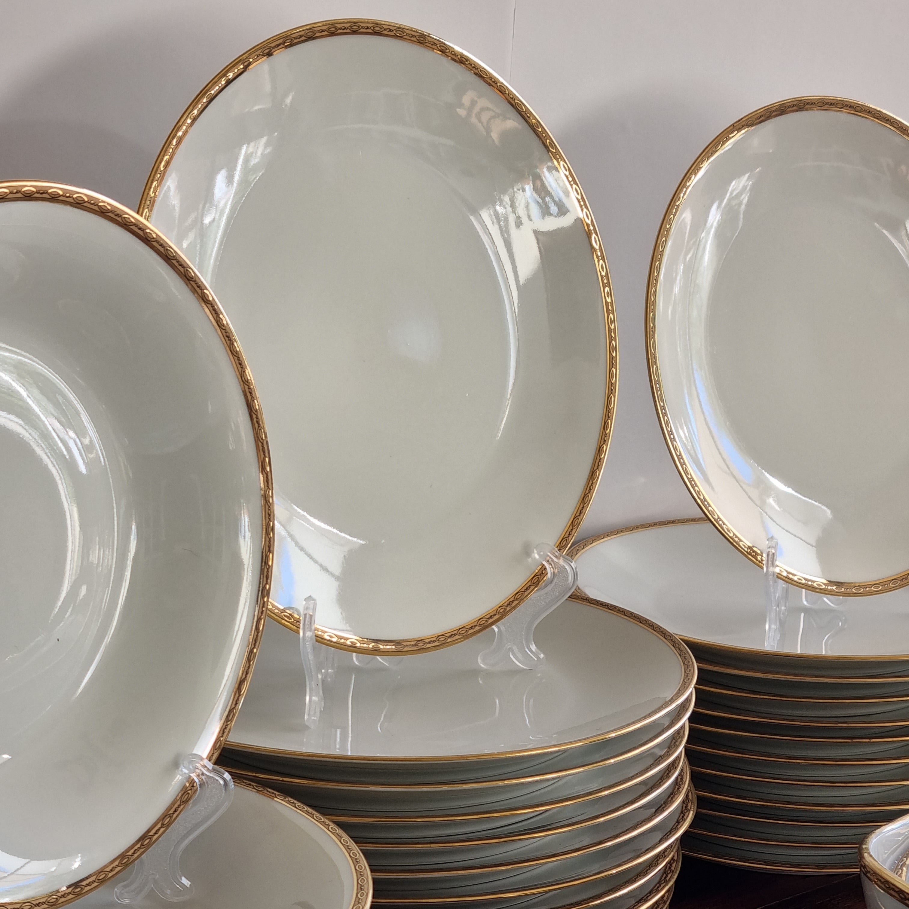Set de 6 platos llanos de porcelana blanca con doble filo de oro