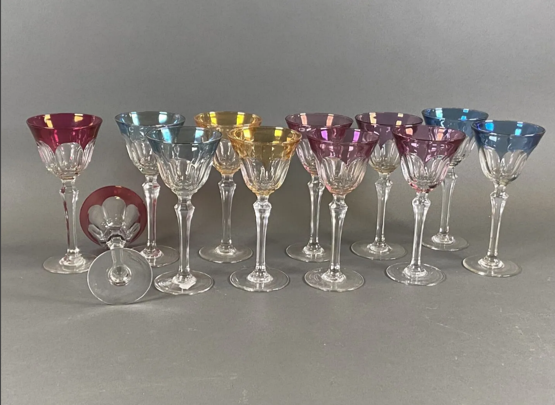 Juego de 12 copas de vino de cristal tallado multicolores