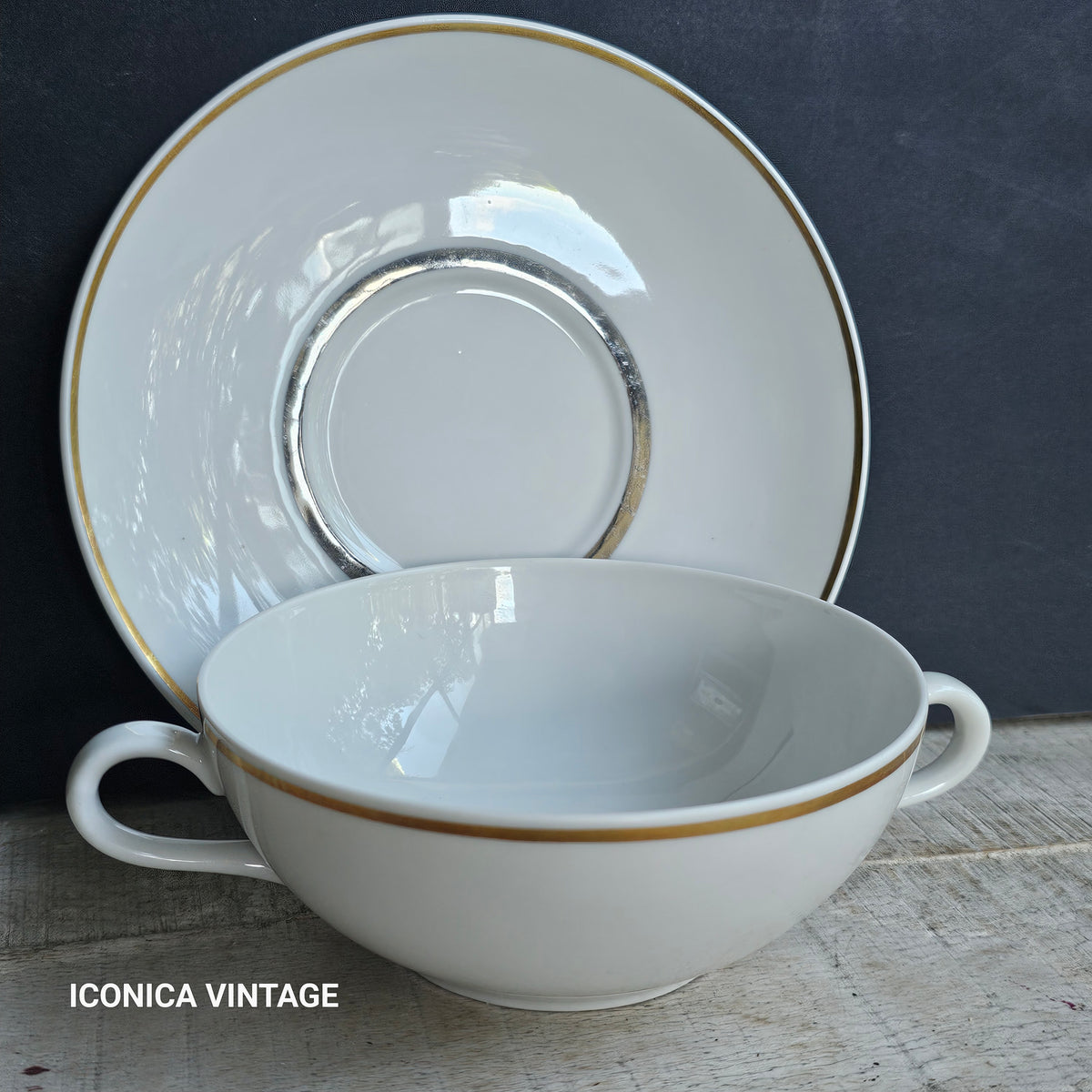 Las tazas de consomé de porcelana"imparciales"