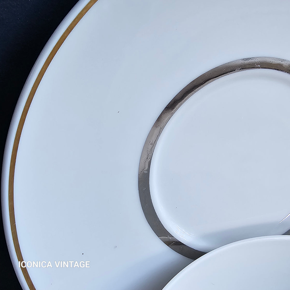 Las tazas de consomé de porcelana"imparciales"