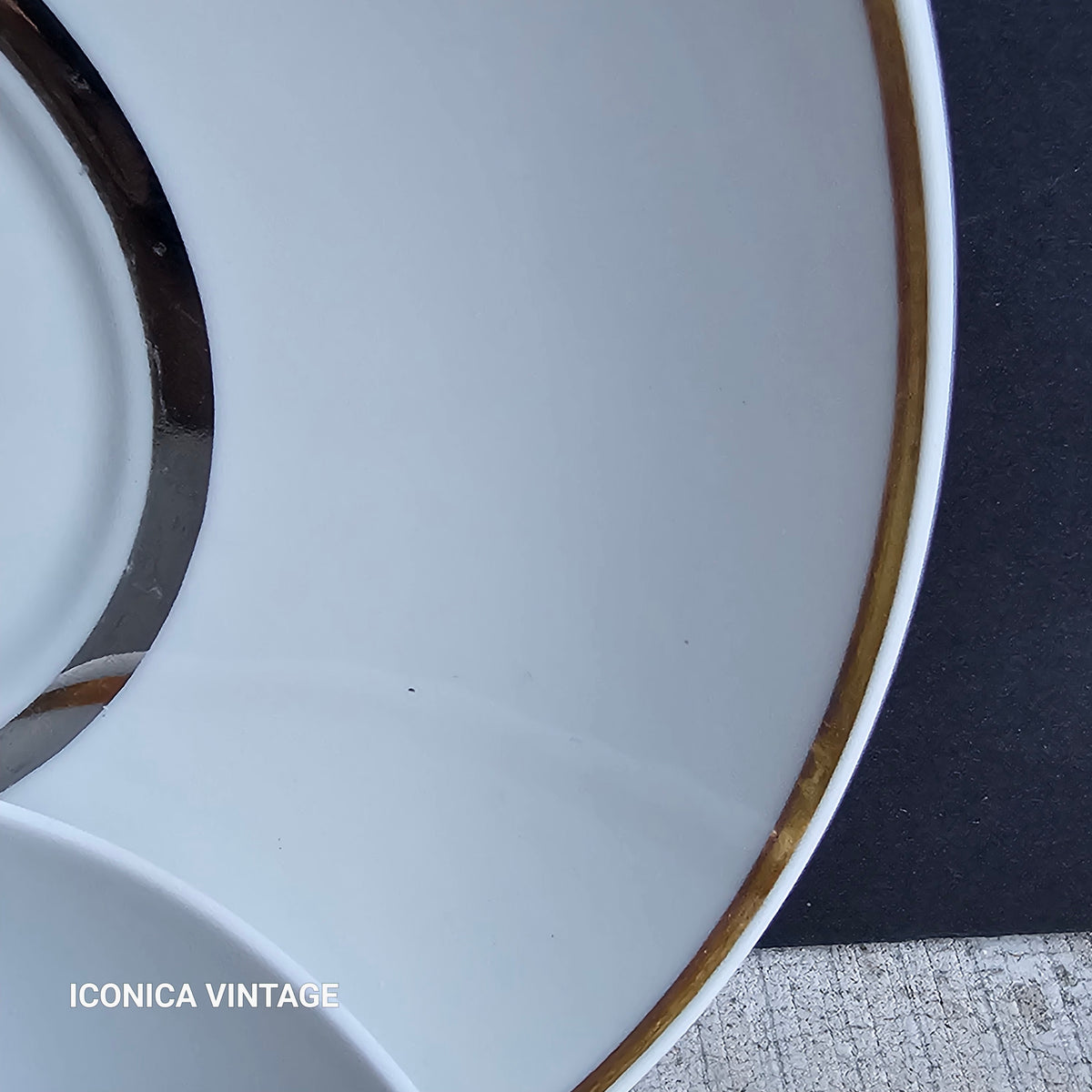 Las tazas de consomé de porcelana"imparciales"