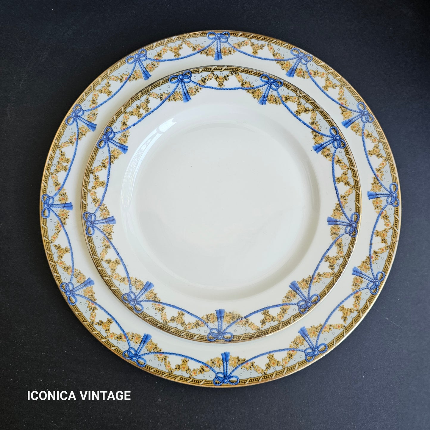 Gran vajilla porcelana de Limoges lazos azules  y guirnalda flores oro