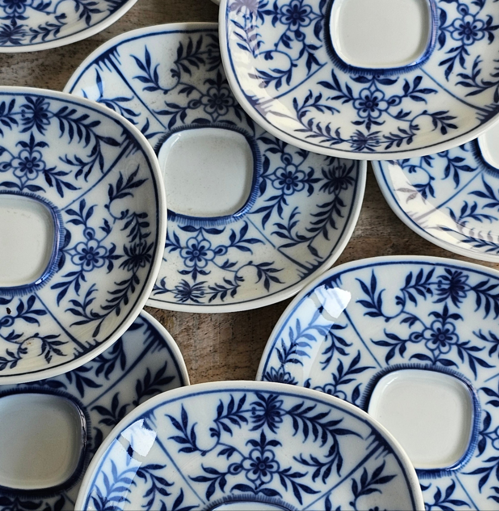 Platitos Raynaud blue and white