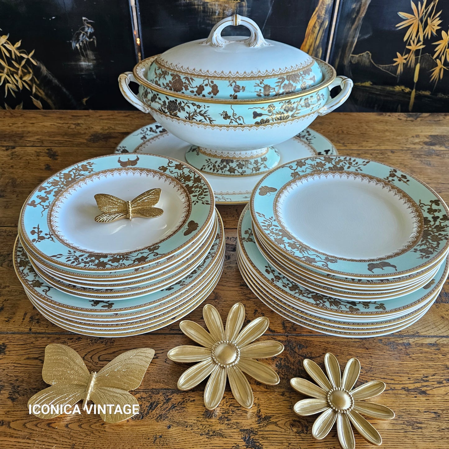 Vajilla Royal Worcester para Thomas Goode verde agua y oro