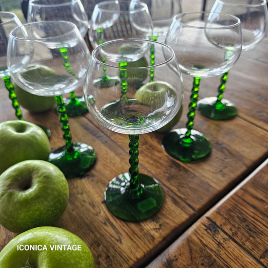 copas de vino blanco alsacianas verdes