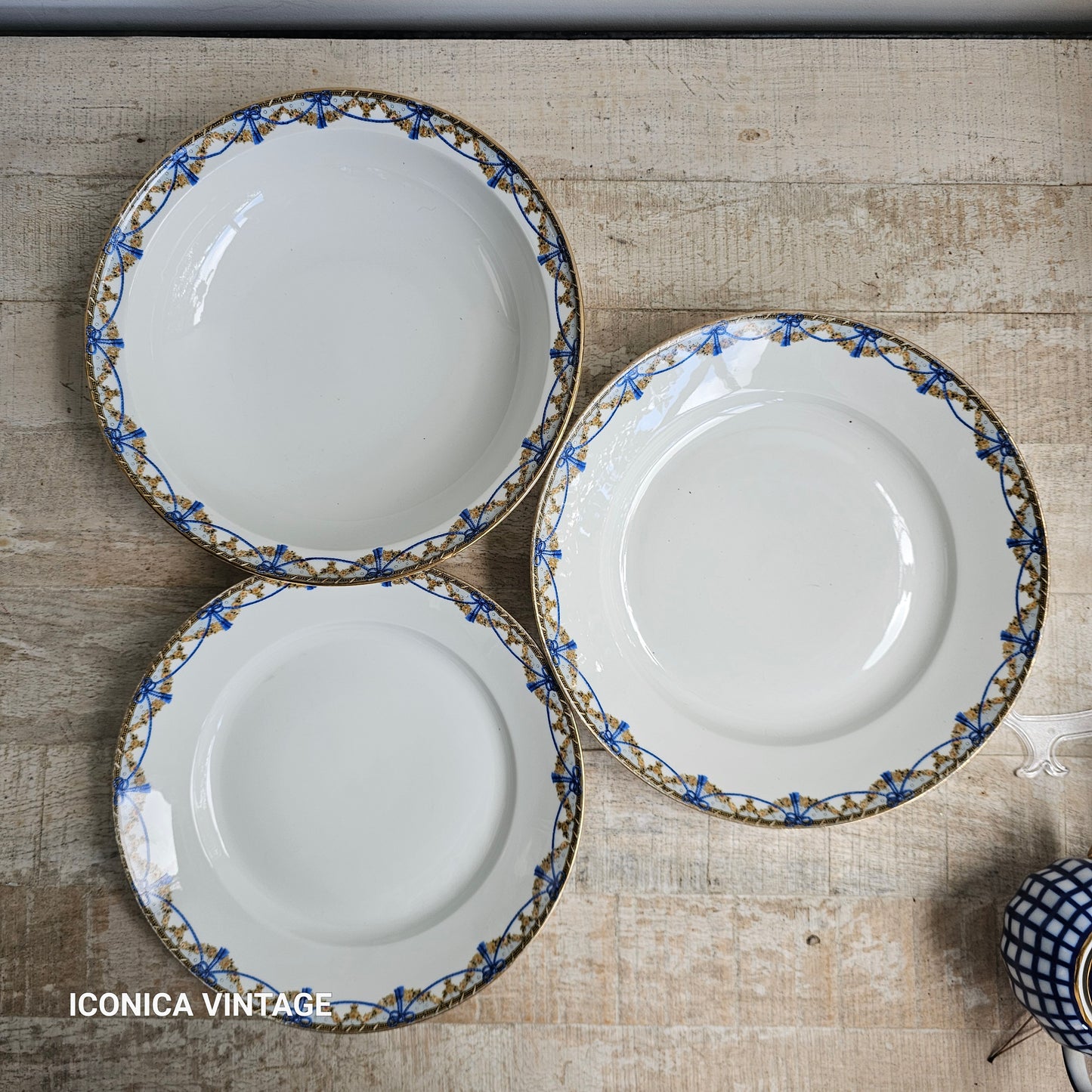 Gran vajilla de Limoges decorada en azul y oro