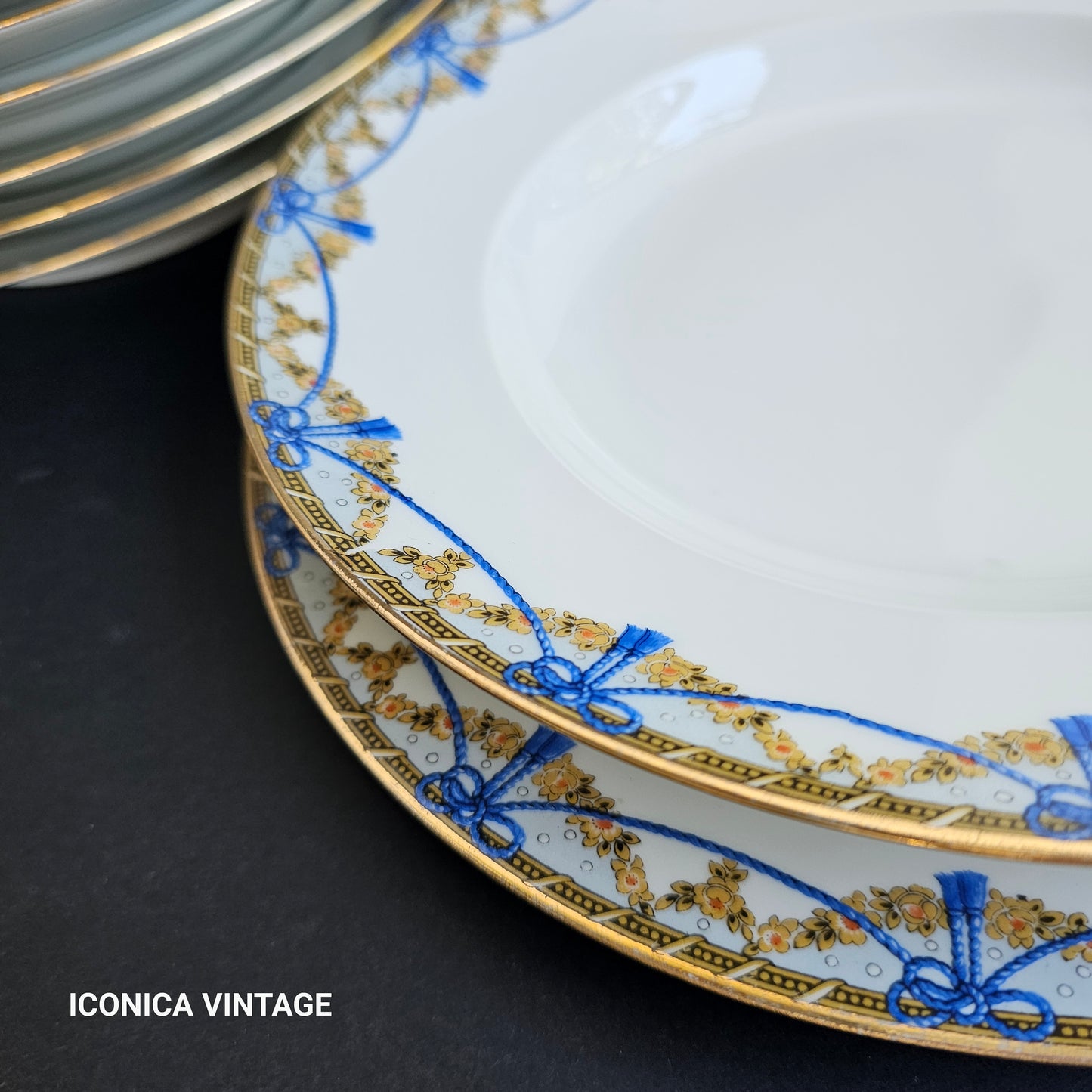 Gran vajilla de Limoges decorada en azul y oro