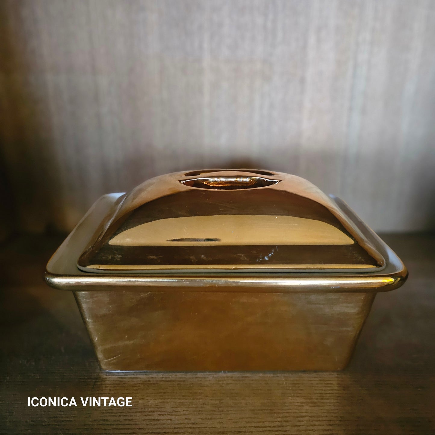 Recipiente rectangular de porcelana esmaltada en oro