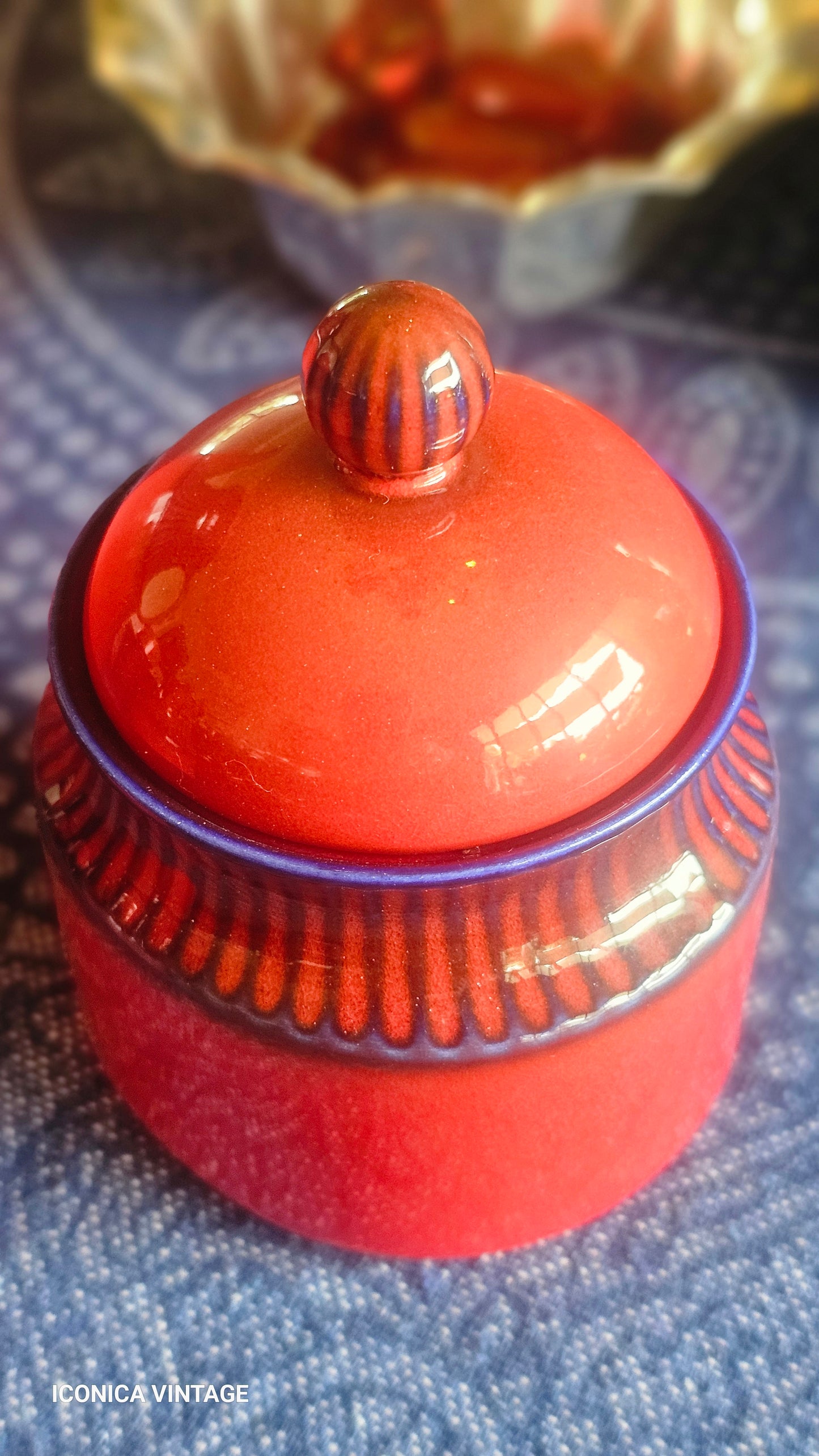 Vajilla roja y azul de porcelana alemana
