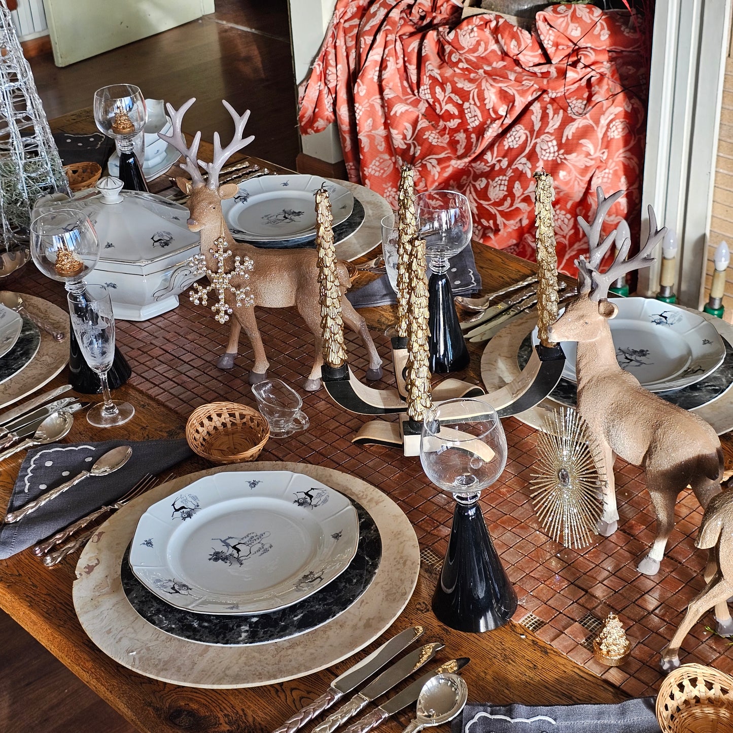 Vajilla de porcelana de Bohemia para 10 comensales Ciervos