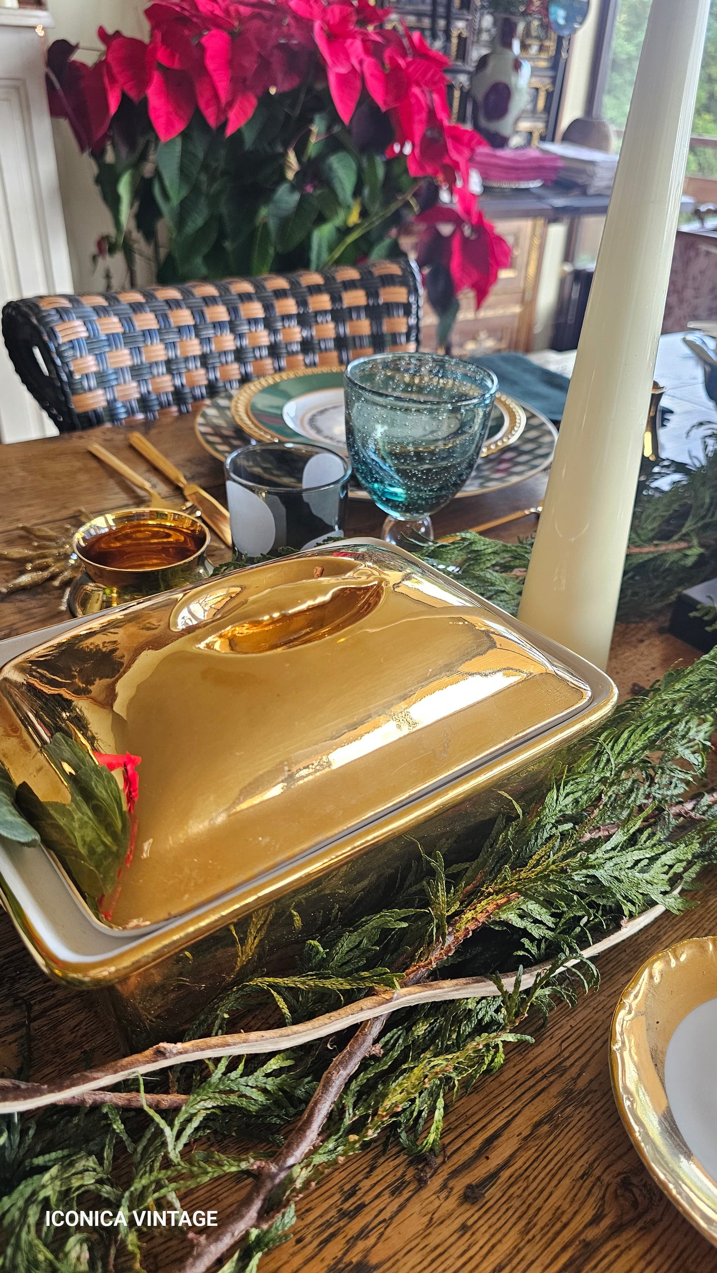 Recipiente rectangular de porcelana esmaltada en oro