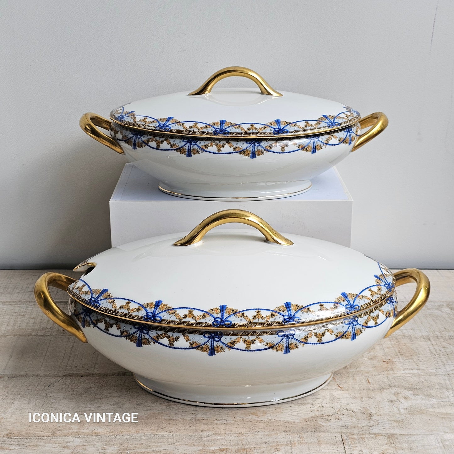 Gran vajilla de Limoges decorada en azul y oro