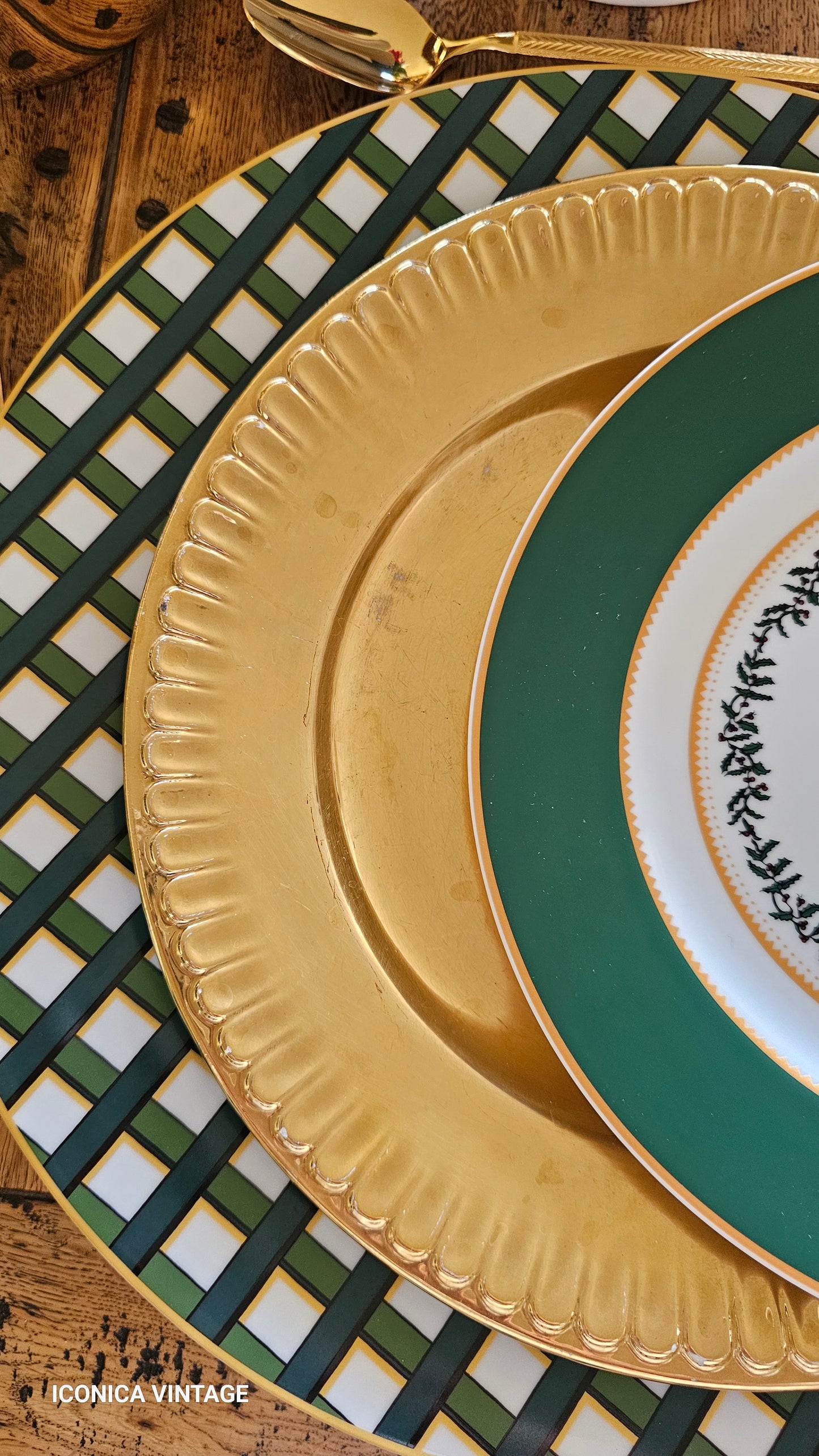 Juego de 8 platos dorados