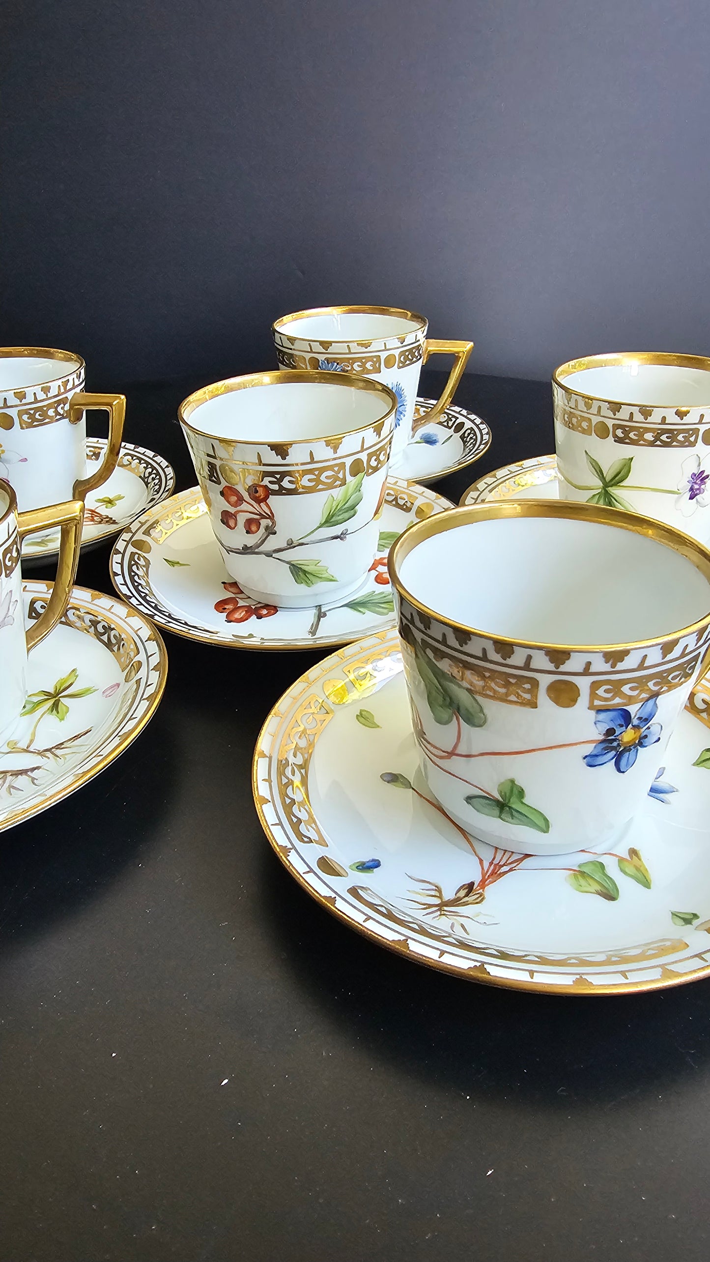 Las tacitas de café de flores de Royal Copenhagen