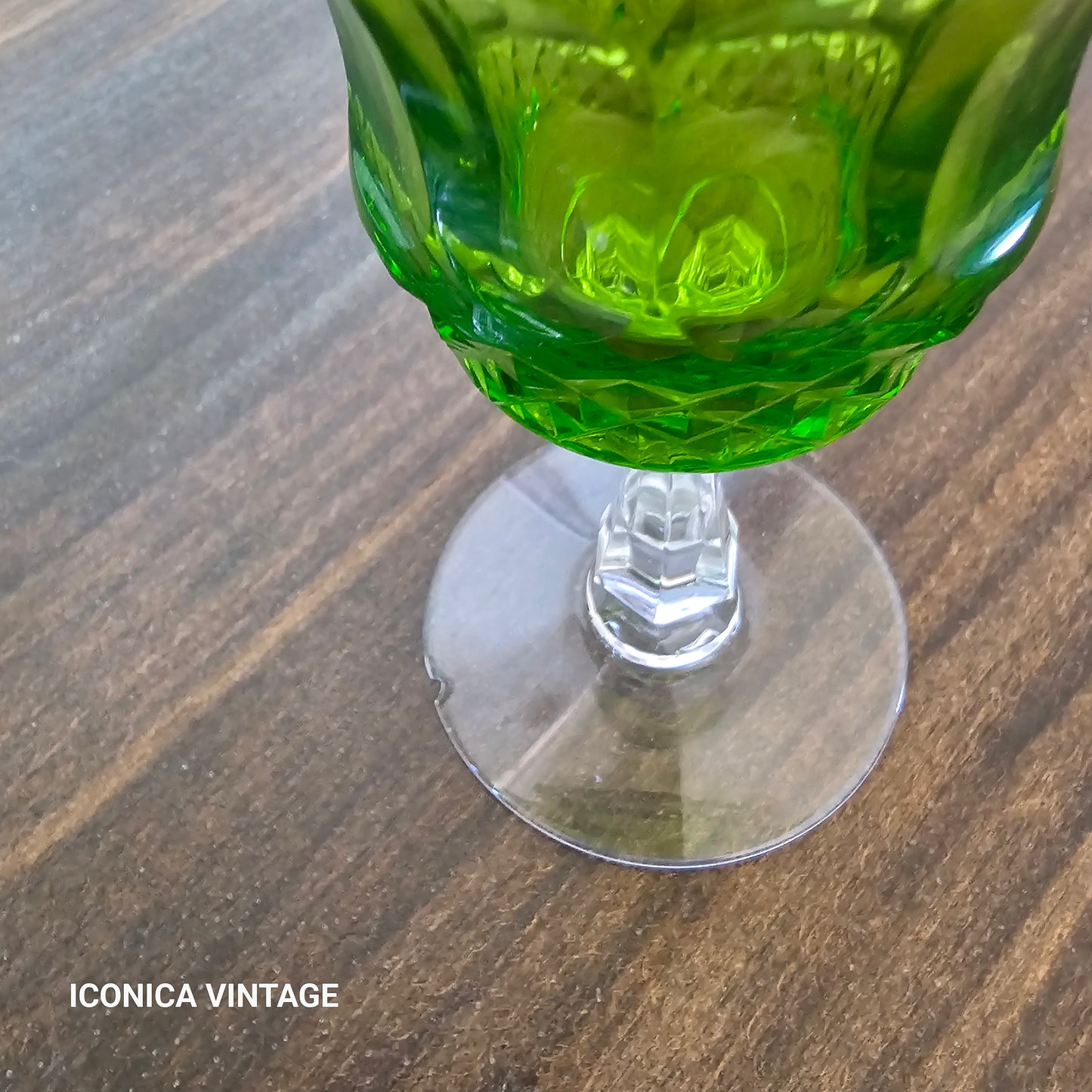 Juego de 8 copas de cristal verde de Lorraine de vino blanco