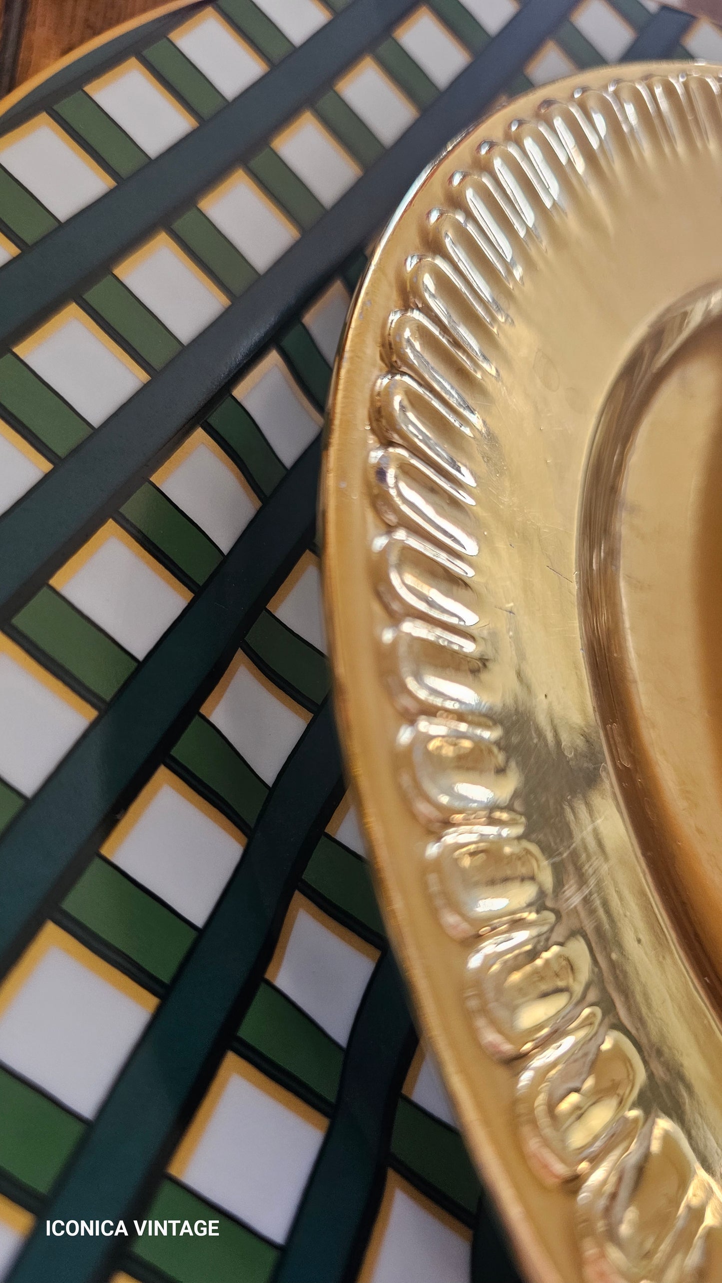 Juego de 8 platos dorados