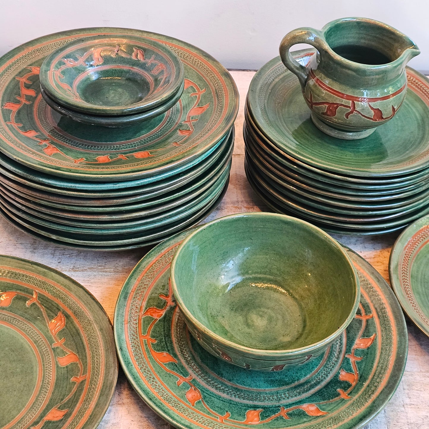 Vajilla de cerámica artesanal sueca