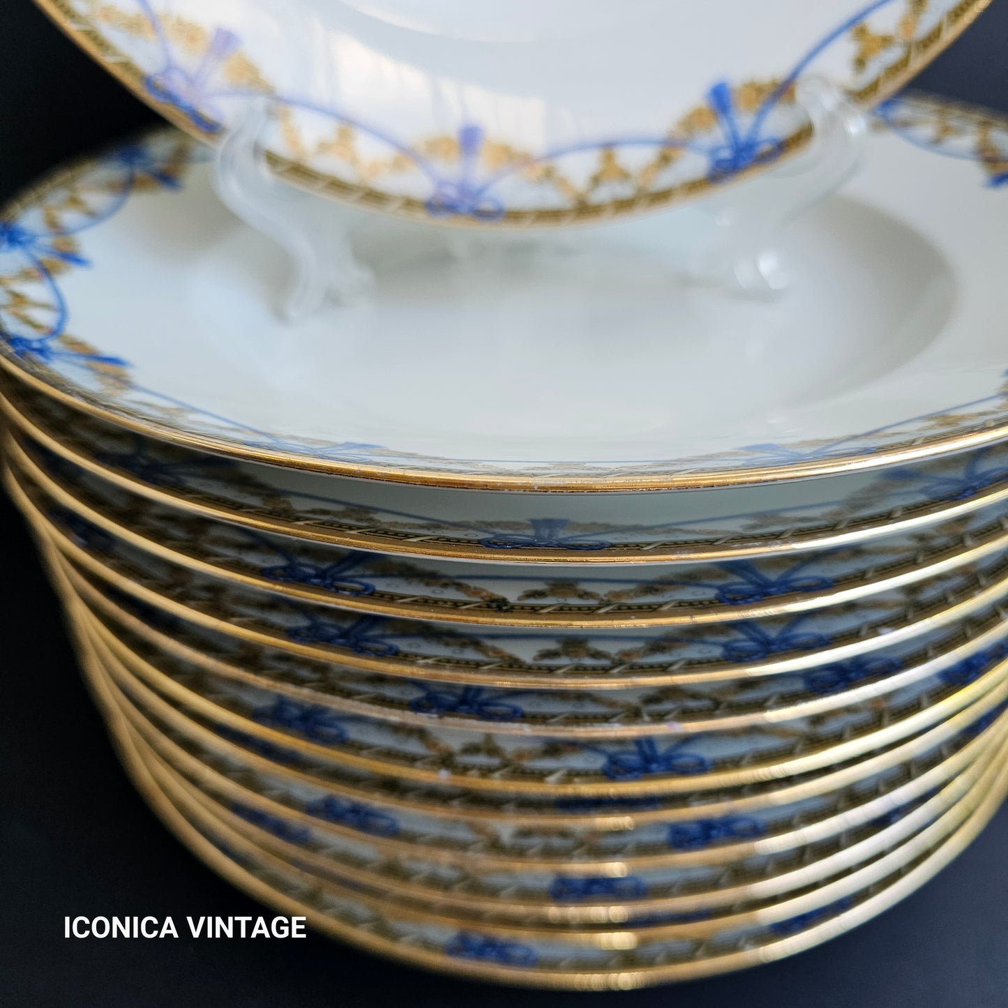 Gran vajilla de Limoges decorada en azul y oro