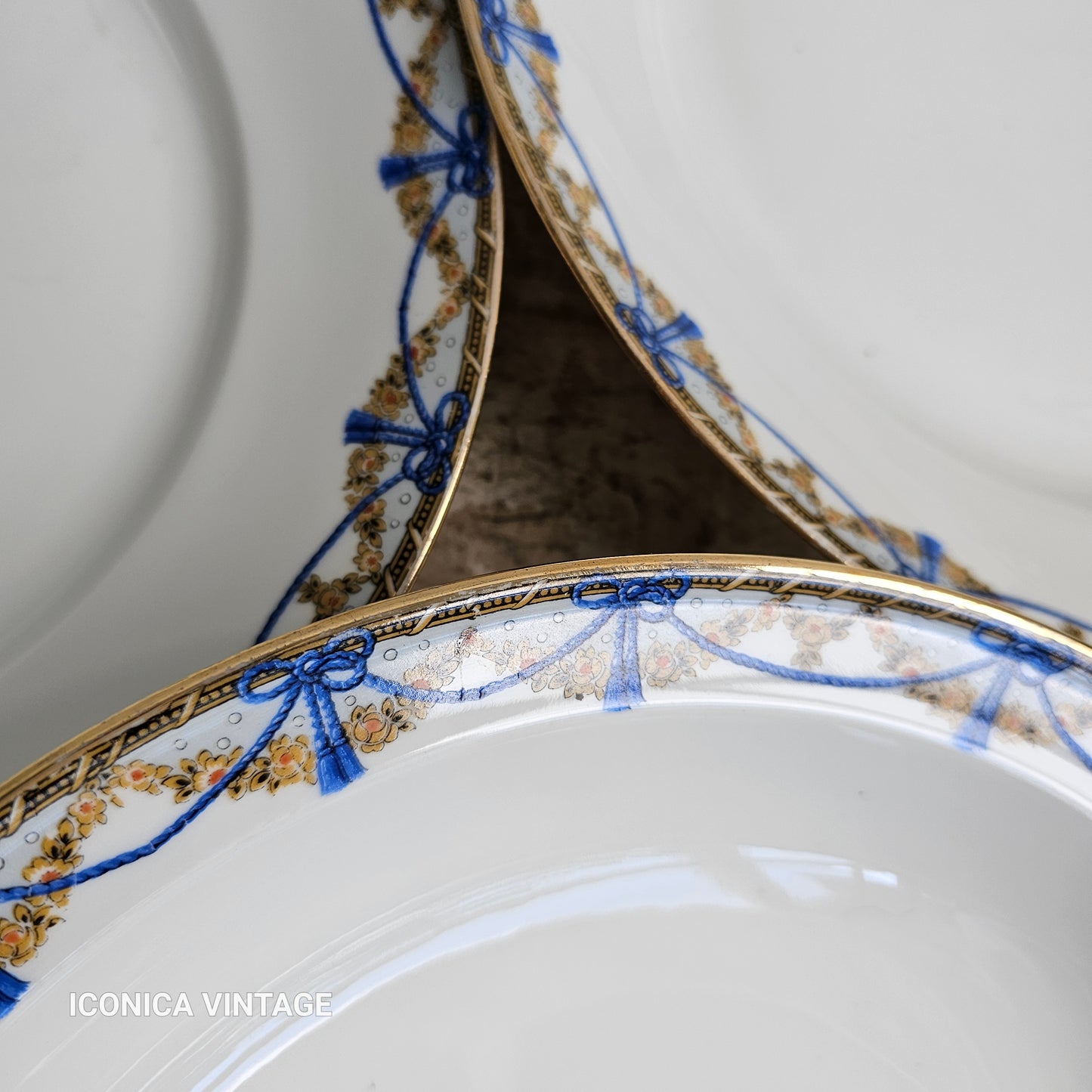 Gran vajilla de Limoges decorada en azul y oro