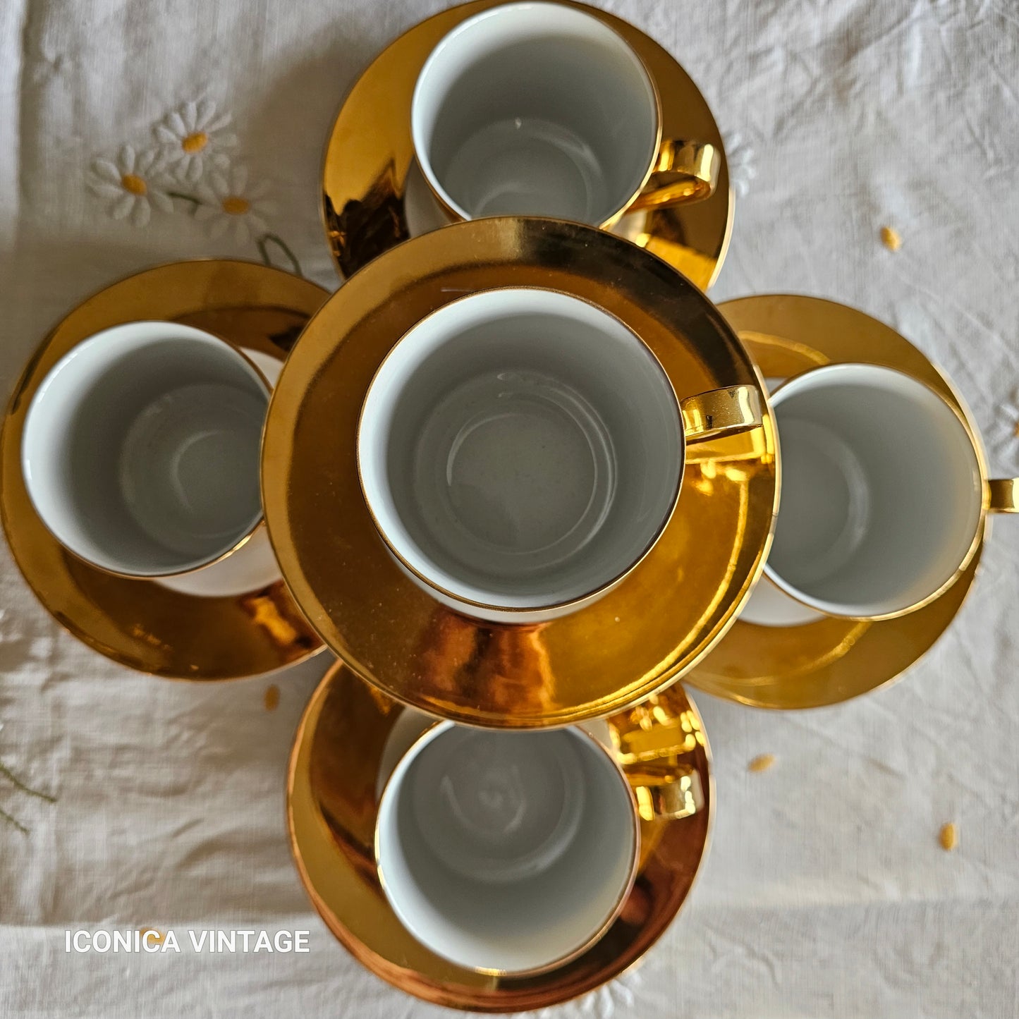 5 sets de tacita y platillo de café dorados