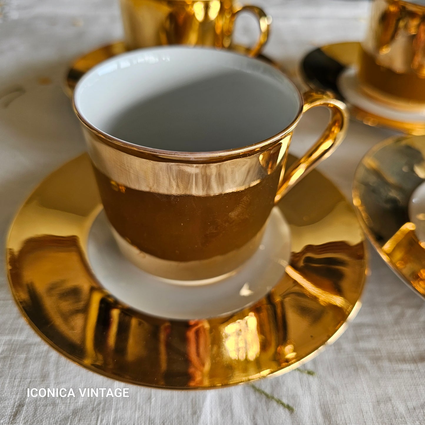 4 sets de tacita y platillo de café dorados