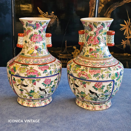 Pareja de Jarrones Chinos de forma balaustre con decoración floral