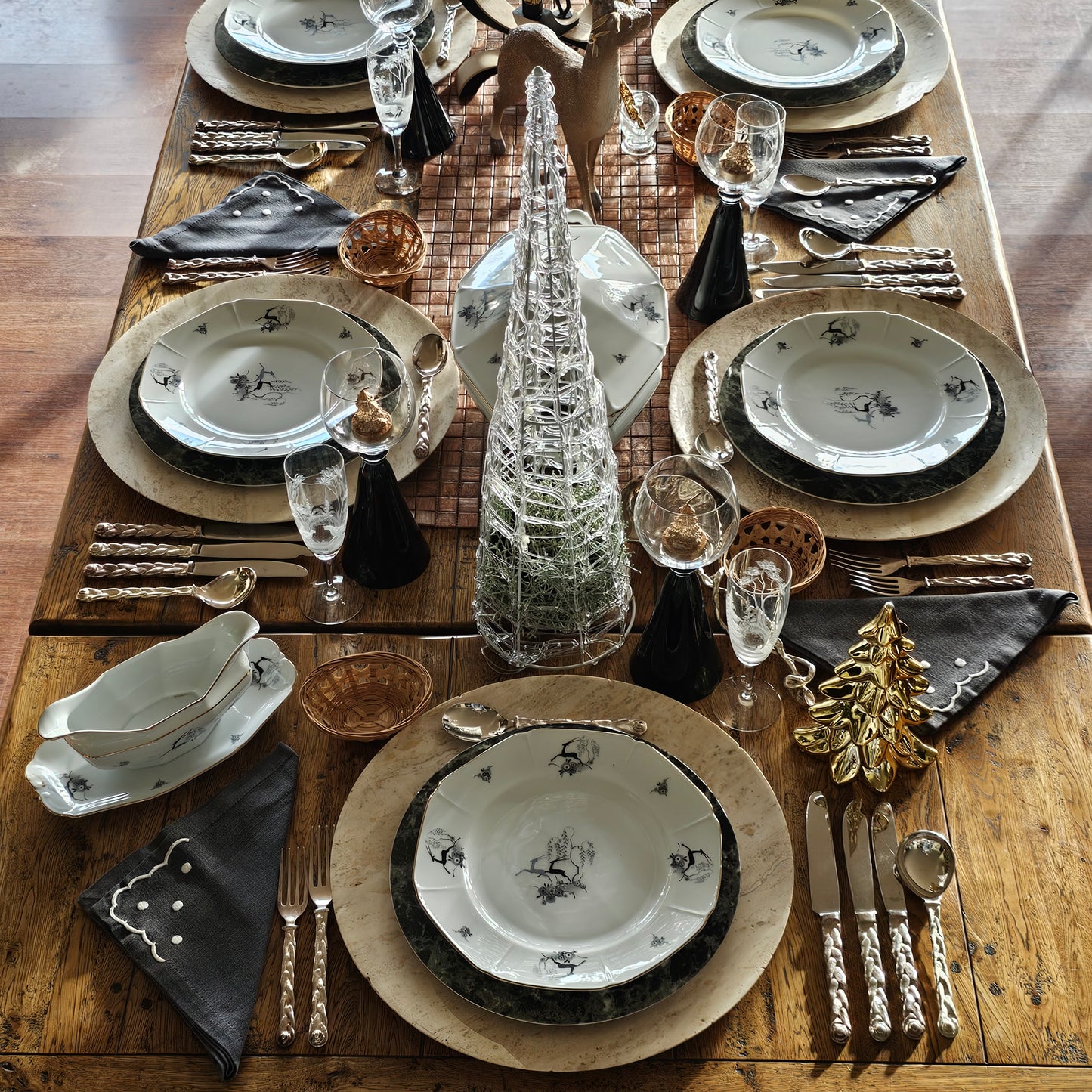 Vajilla de porcelana de Bohemia para 10 comensales Ciervos