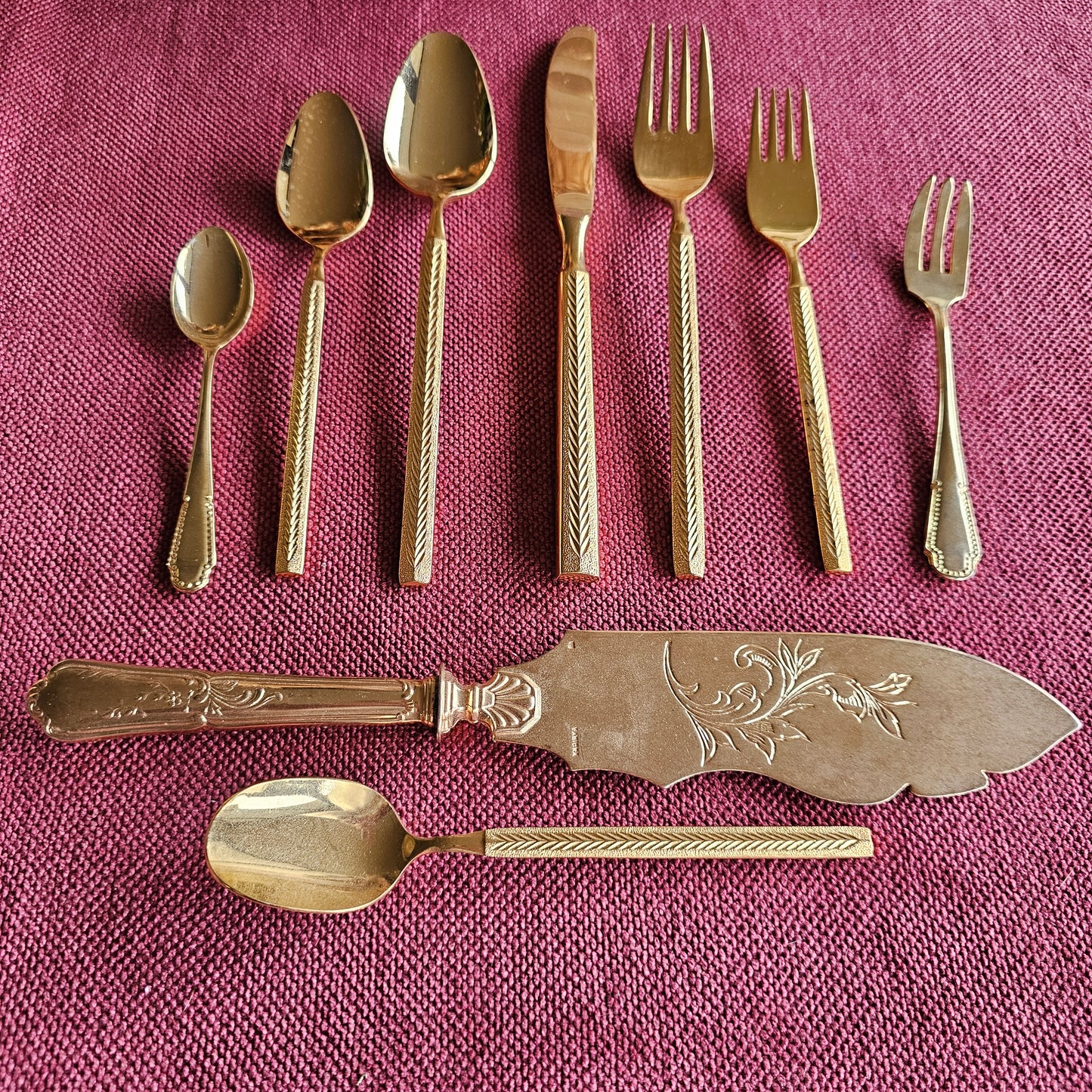 Cubertería dorada París