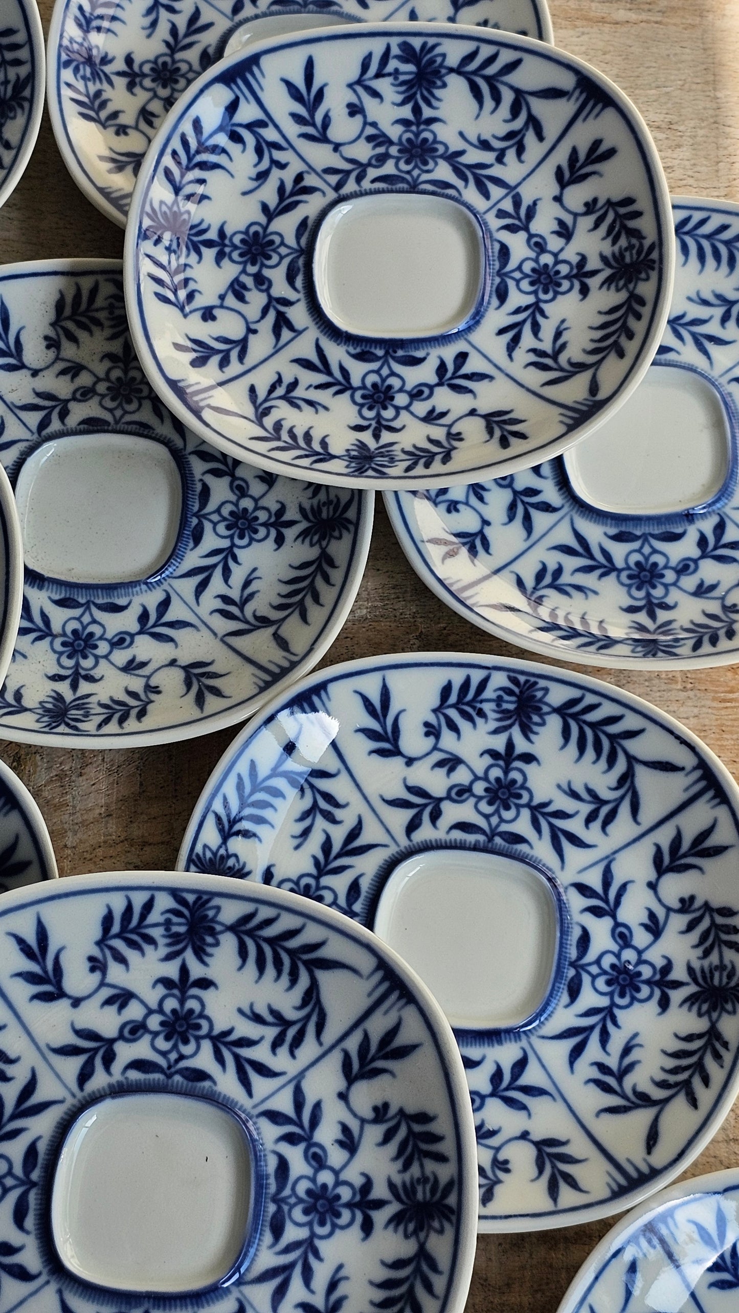 Platitos Raynaud blue and white