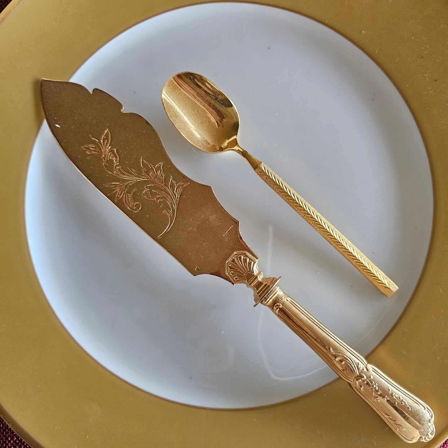 Cubertería dorada París