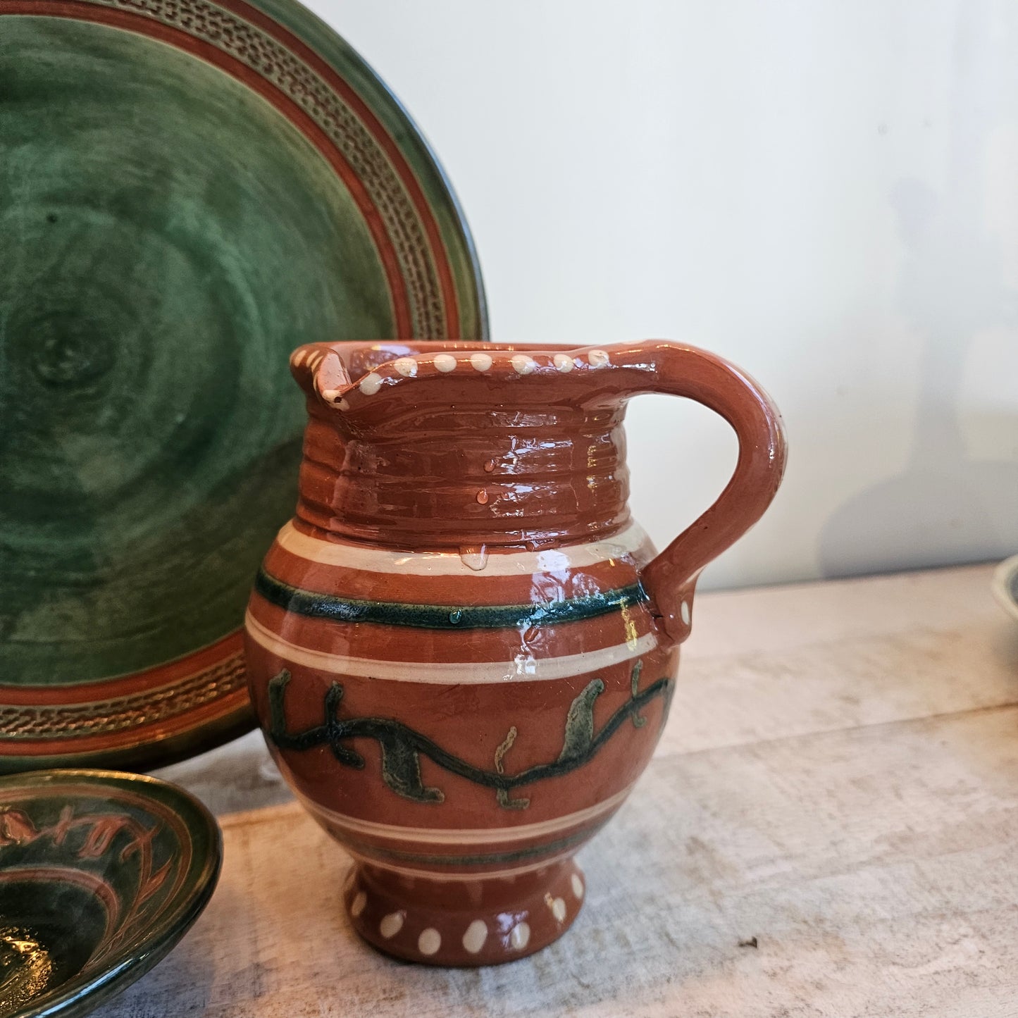 Vajilla de cerámica artesanal sueca