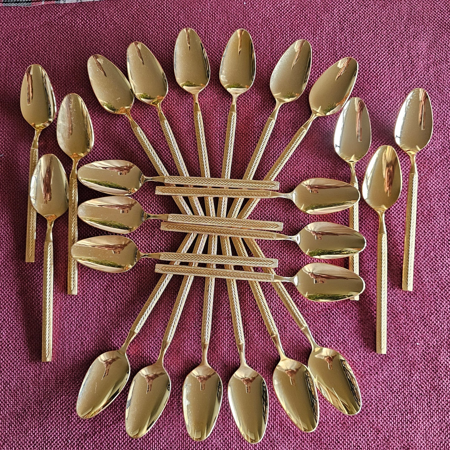 Cubertería dorada París