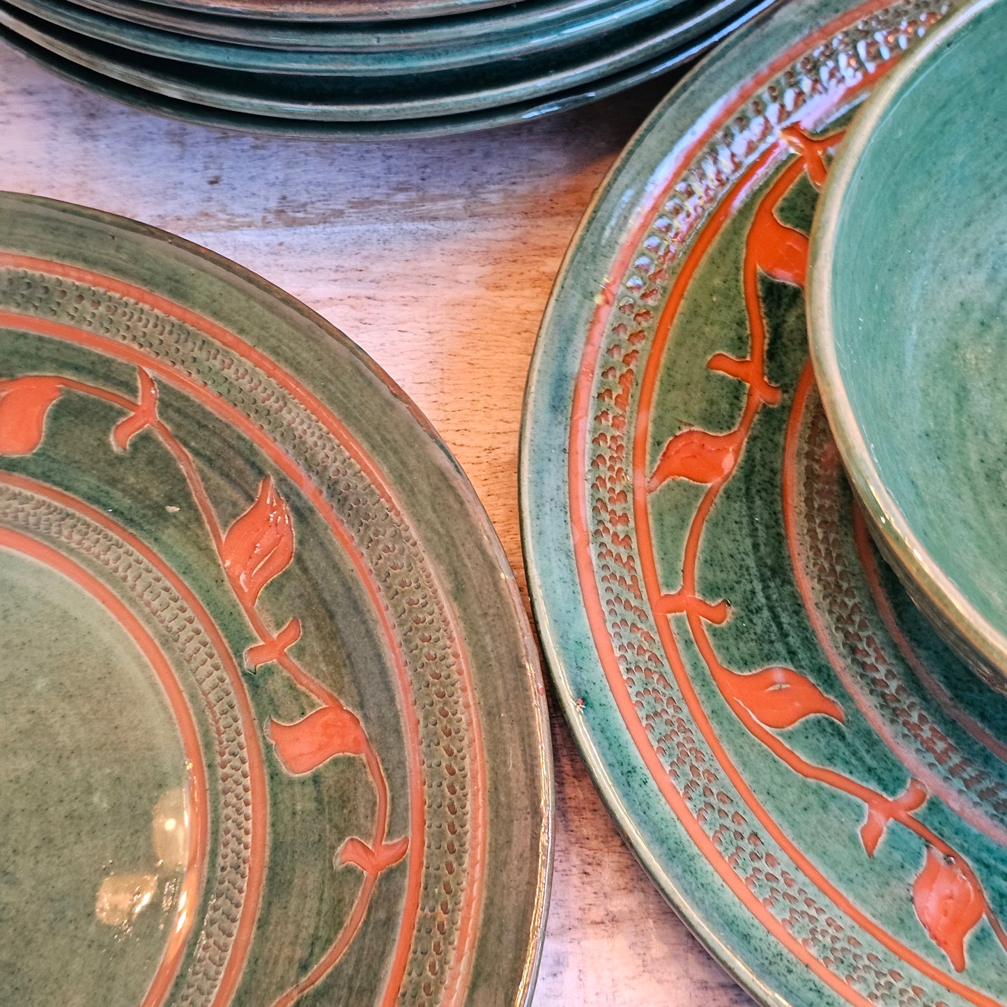 Vajilla de cerámica artesanal sueca