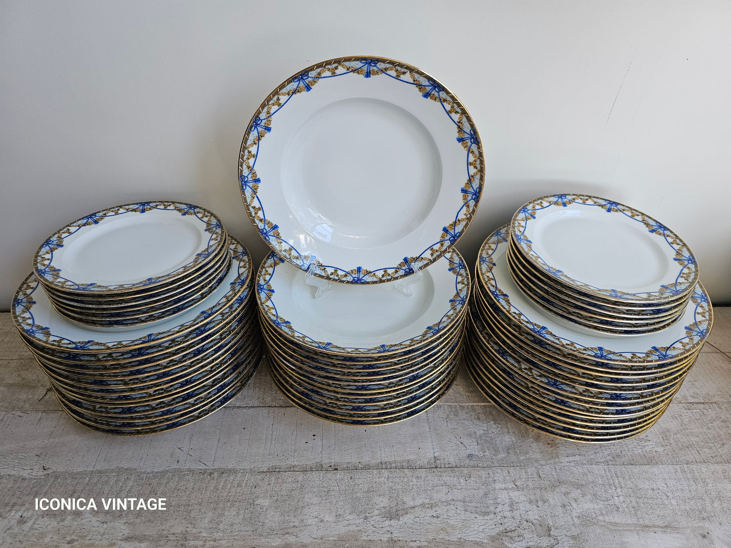 Gran vajilla de Limoges decorada en azul y oro