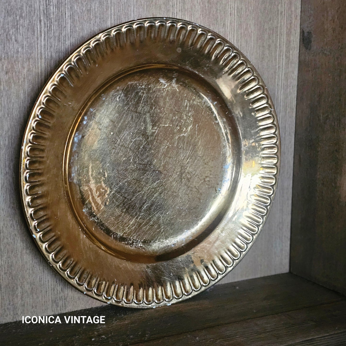 Juego de 8 platos dorados