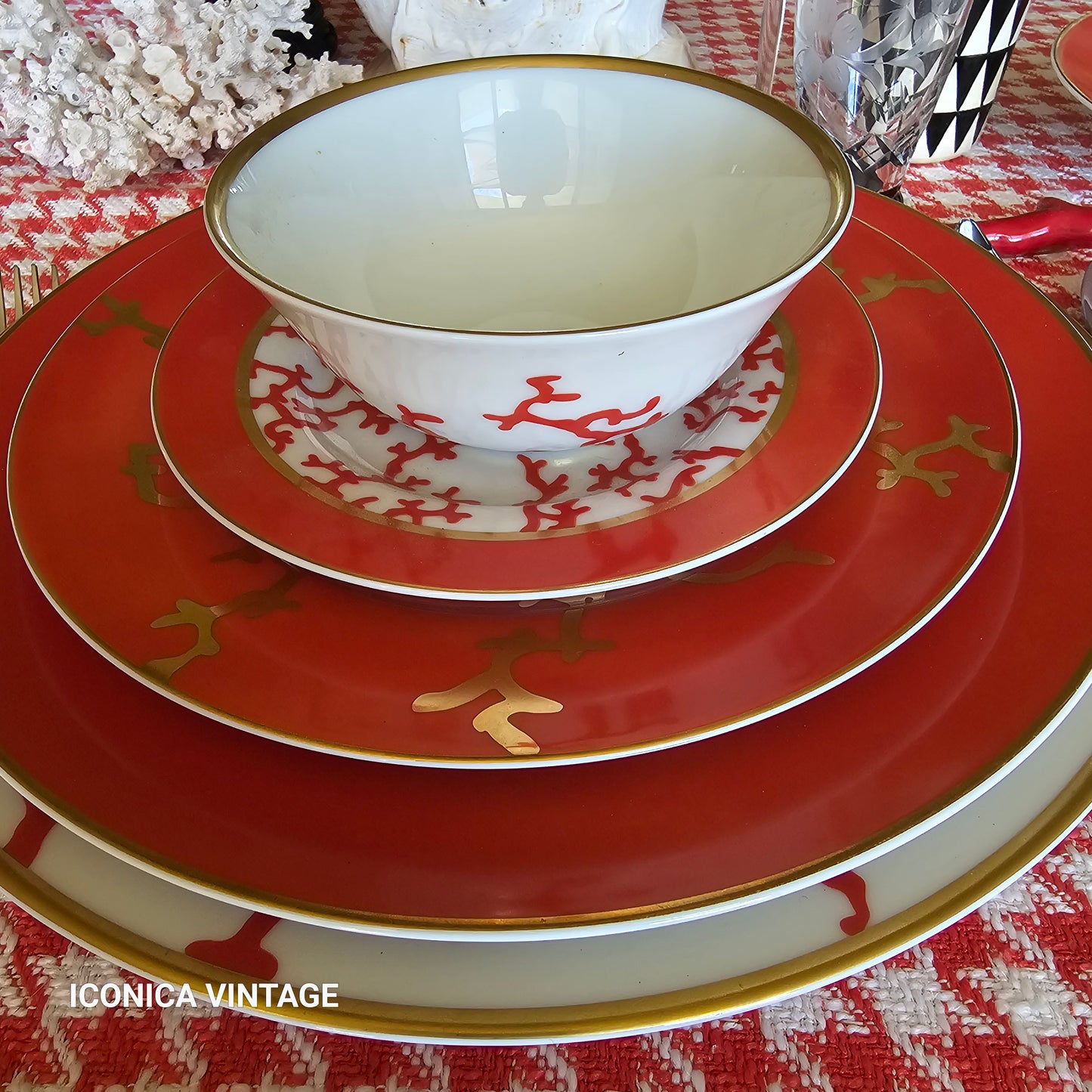 Vajilla coral y oro de Raynaud para 12