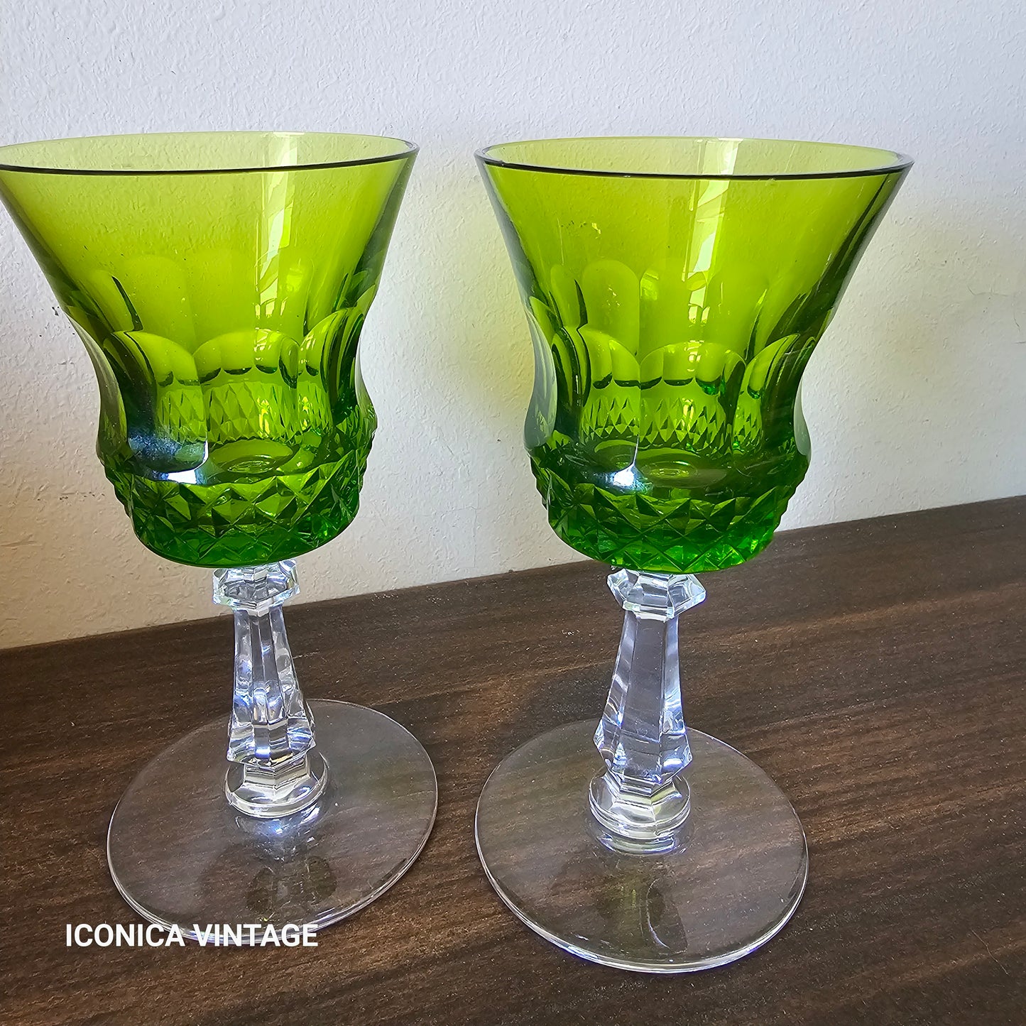 Juego de 8 copas de cristal verde de Lorraine de vino blanco