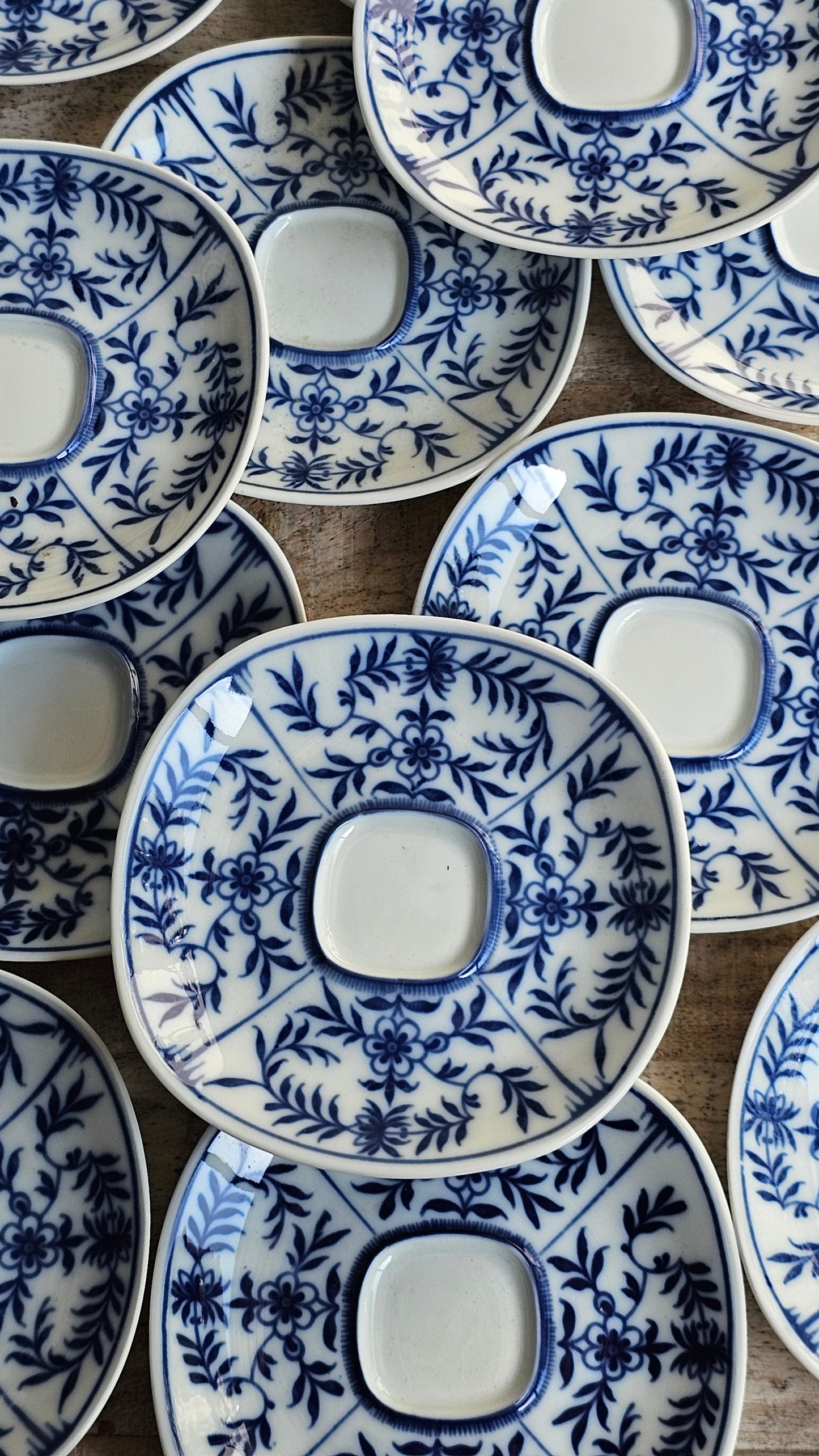 Platitos Raynaud blue and white