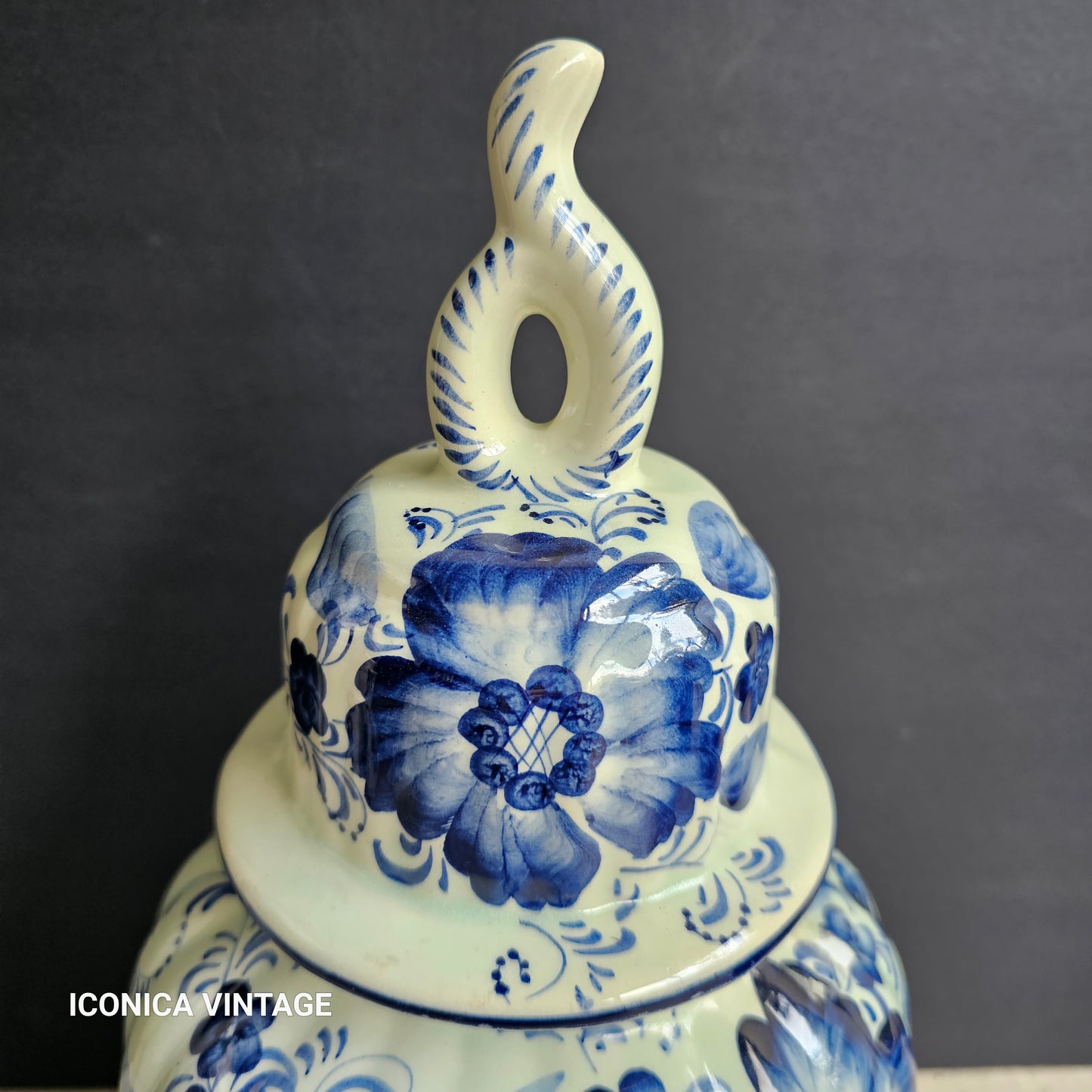 Tibor de cerámica de Delft