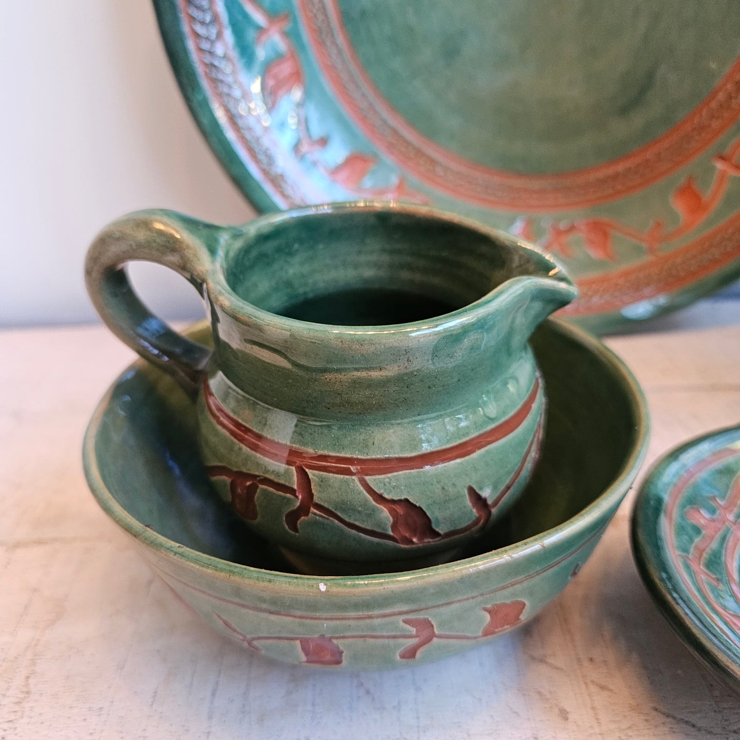 Vajilla de cerámica artesanal sueca