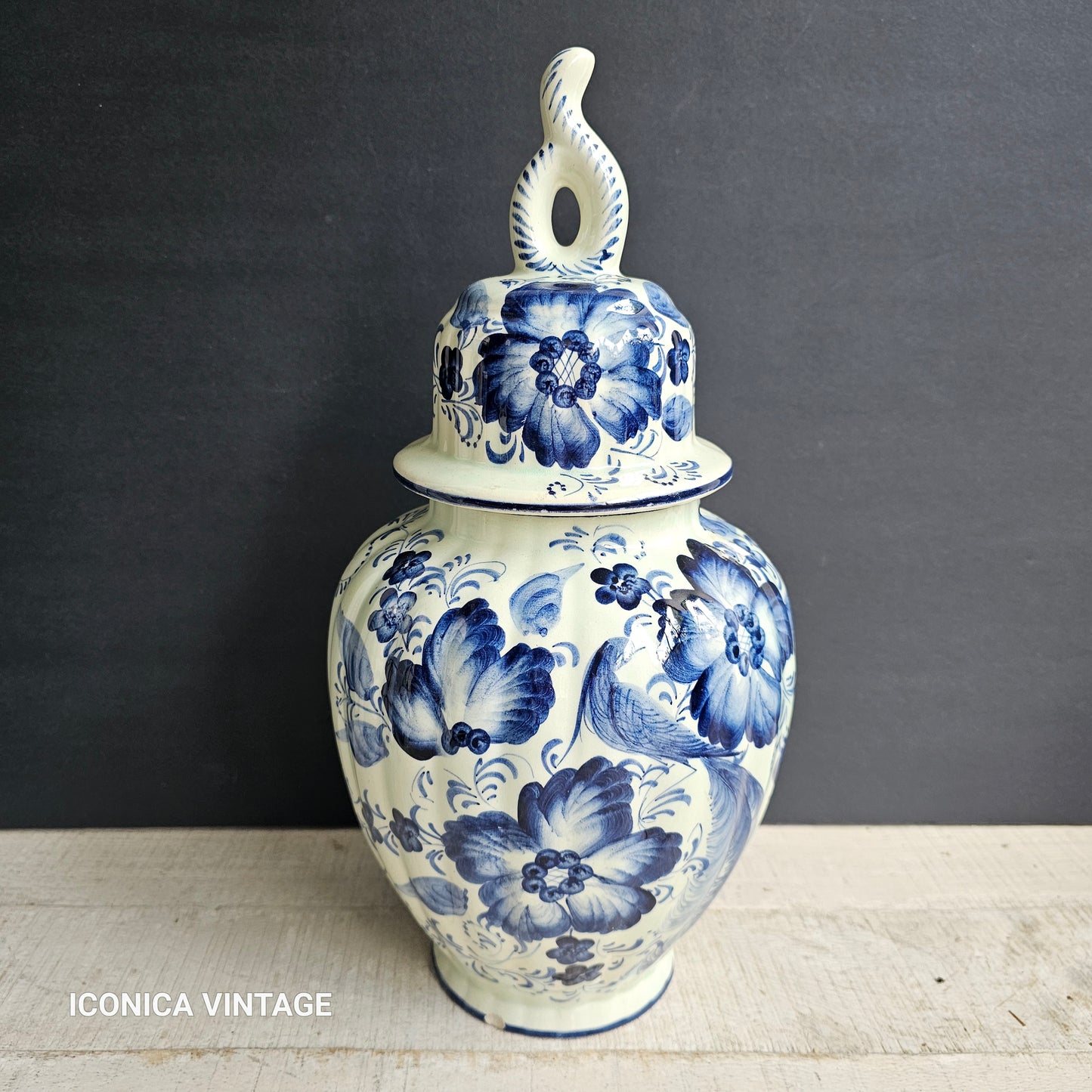 Tibor de cerámica de Delft