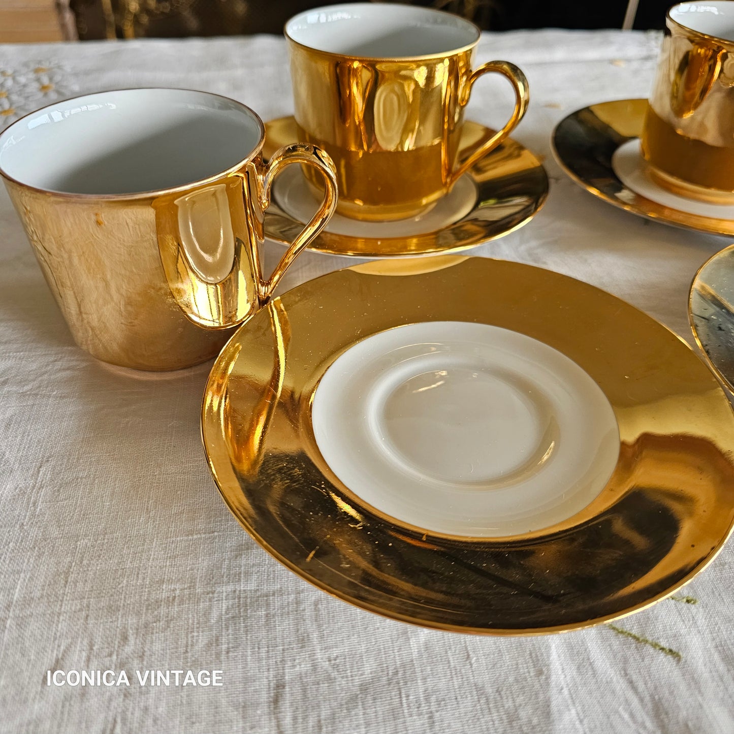 4 sets de tacita y platillo de café dorados