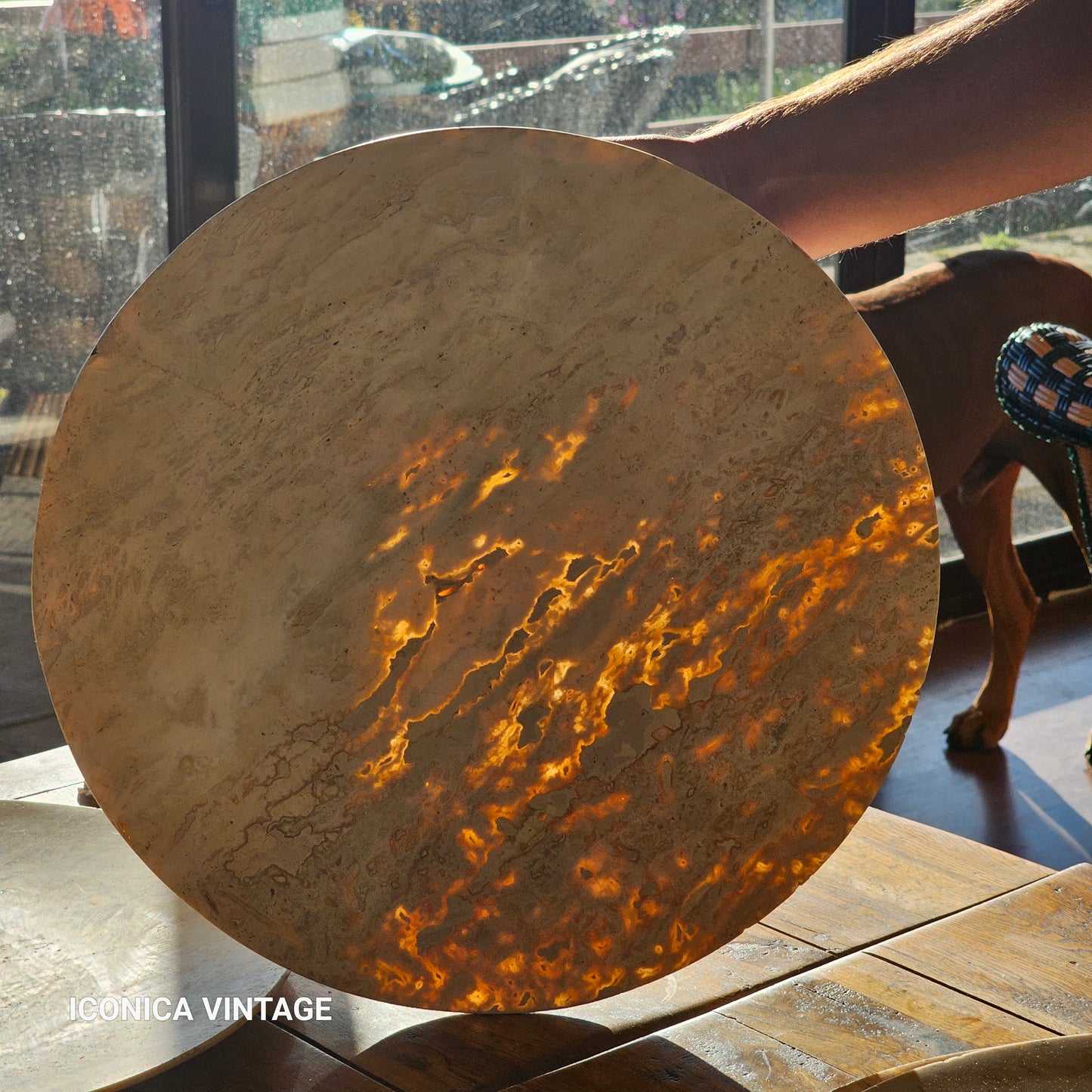 Bajoplatos de mármol travertino