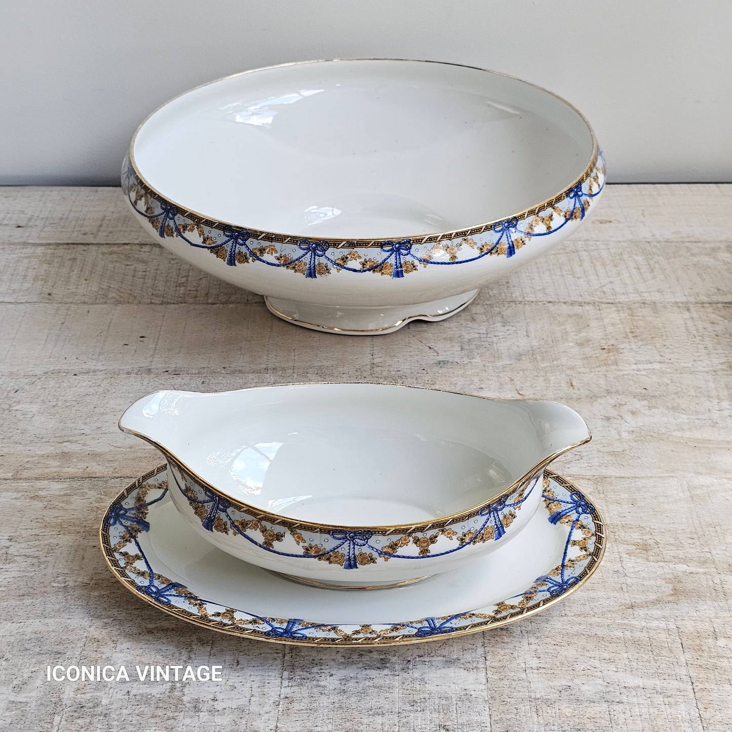 Gran vajilla de Limoges decorada en azul y oro