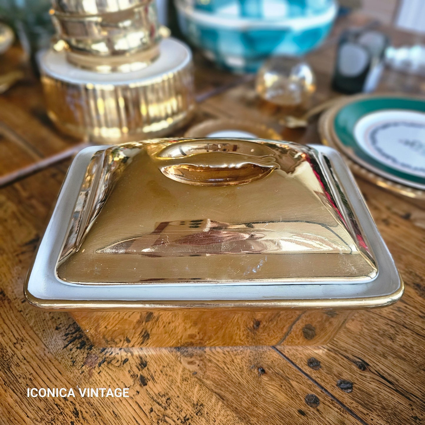 Recipiente rectangular de porcelana esmaltada en oro