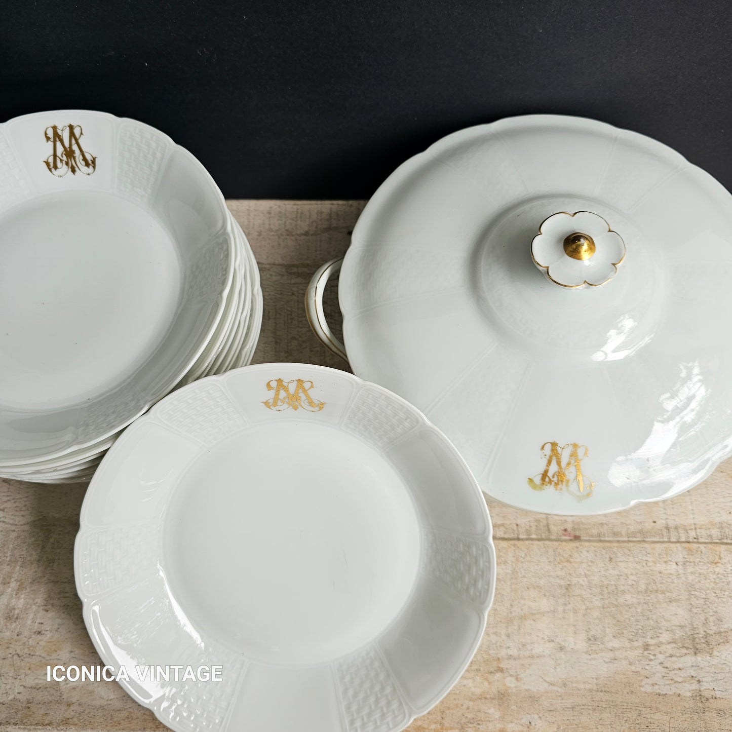 Juego de platos hondos y sopera para 10