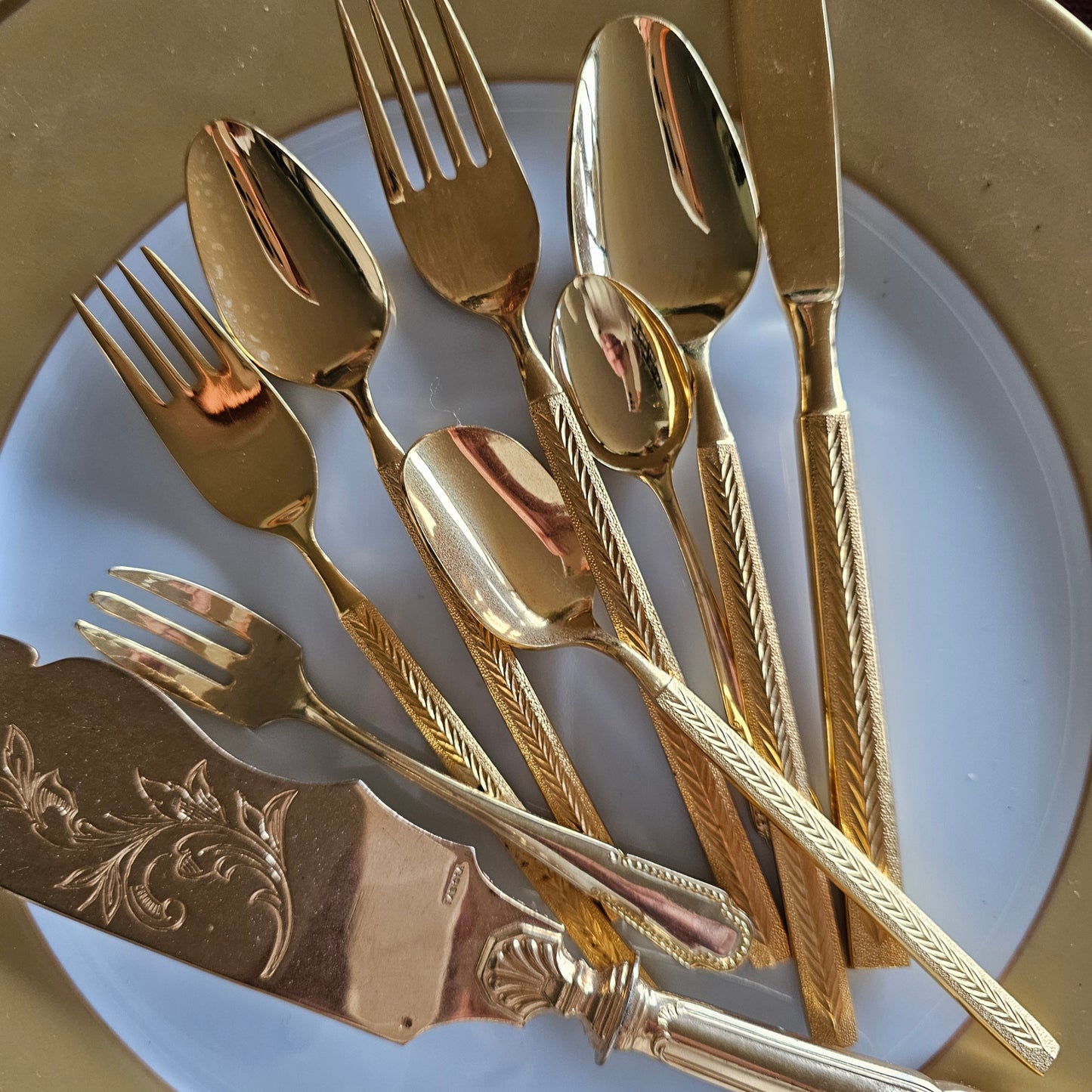 Cubertería dorada París