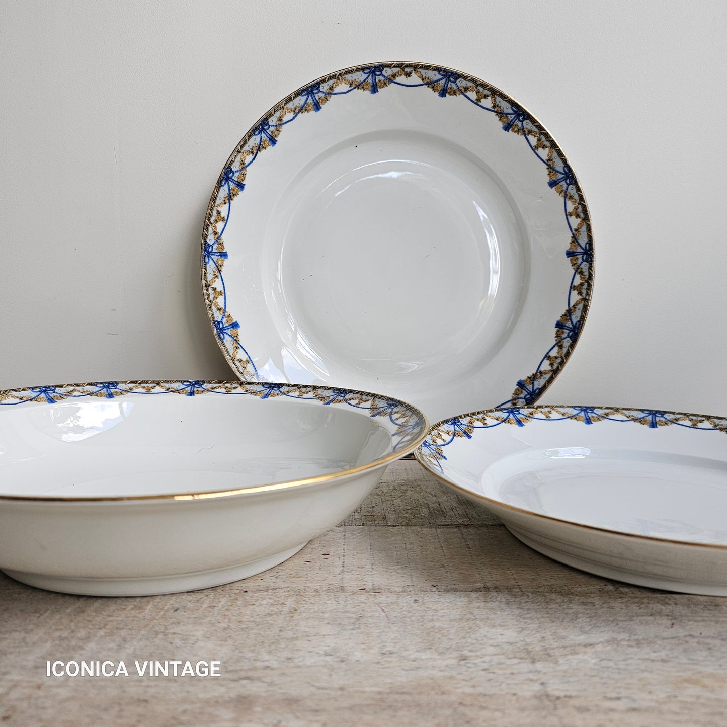 Gran vajilla de Limoges decorada en azul y oro