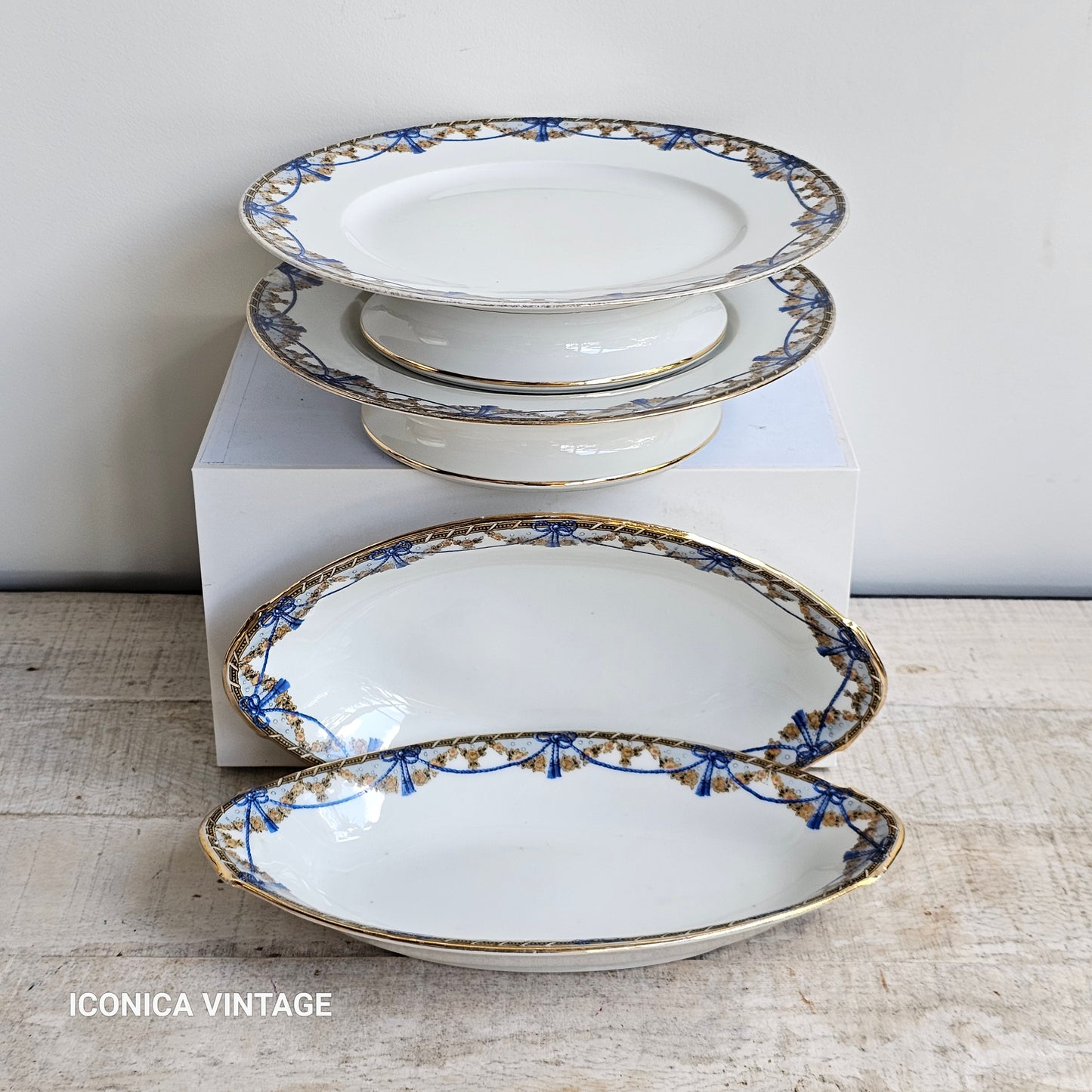 Gran vajilla de Limoges decorada en azul y oro