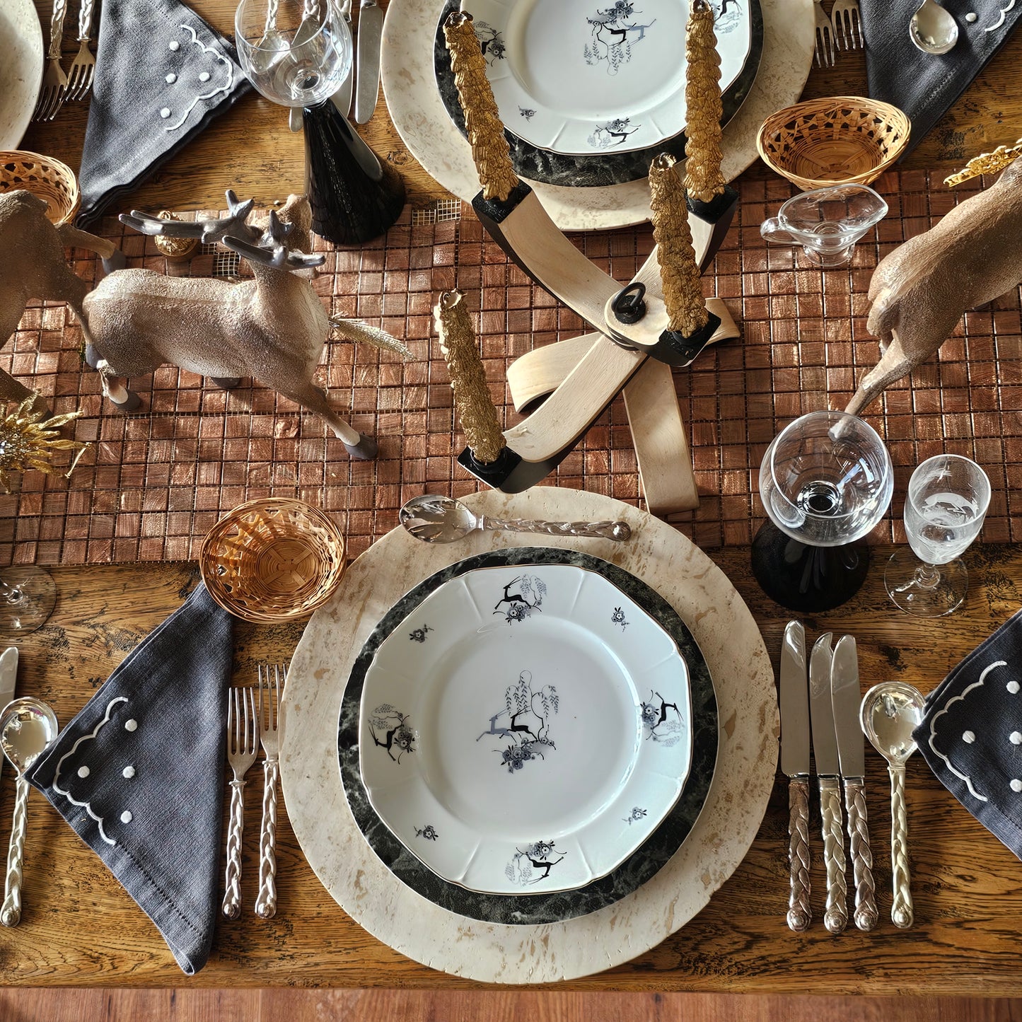 Vajilla de porcelana de Bohemia para 10 comensales Ciervos